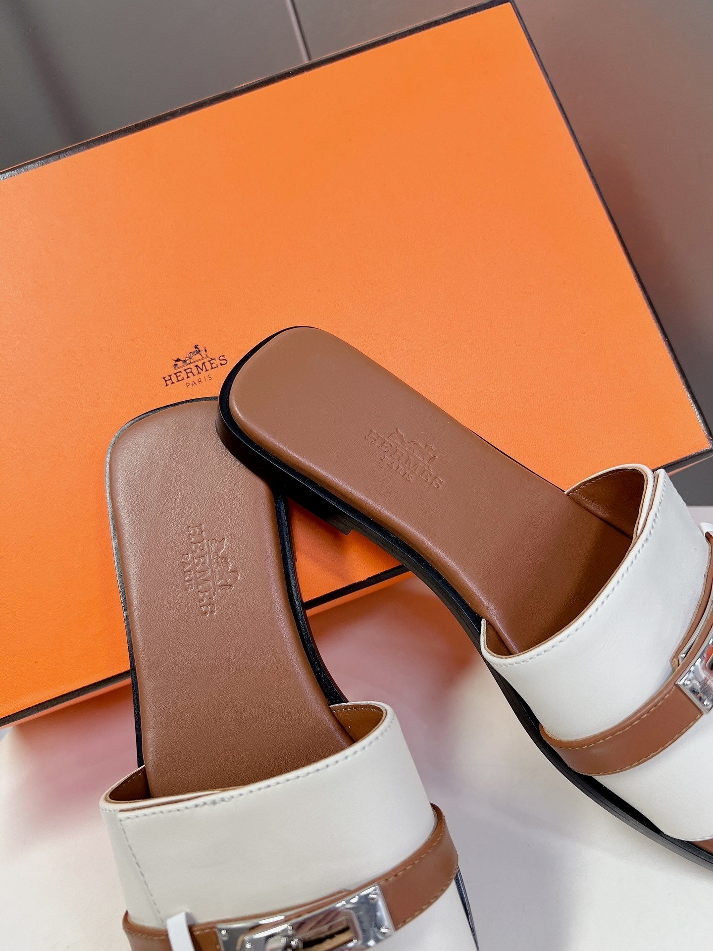 WHITE BROWN SLIDE SANDALS