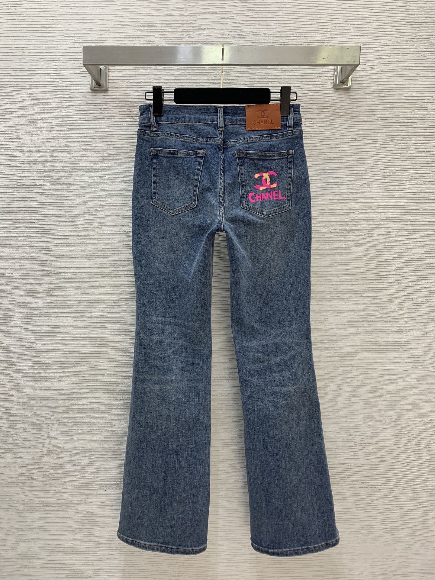 HIGH-WAIST FLARED DENIM JEANS