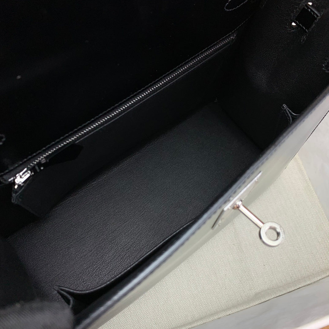 LUXURY BLACK LEATHER TOP HANDLE HANDBAG
