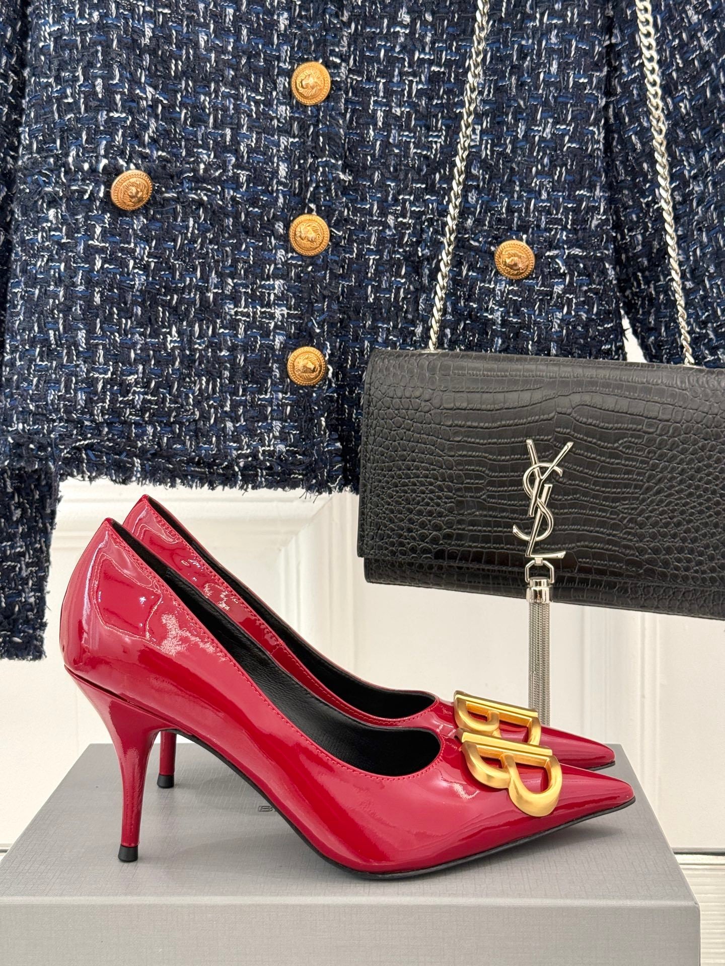 RED PATENT LEATHER POINTED HEELS