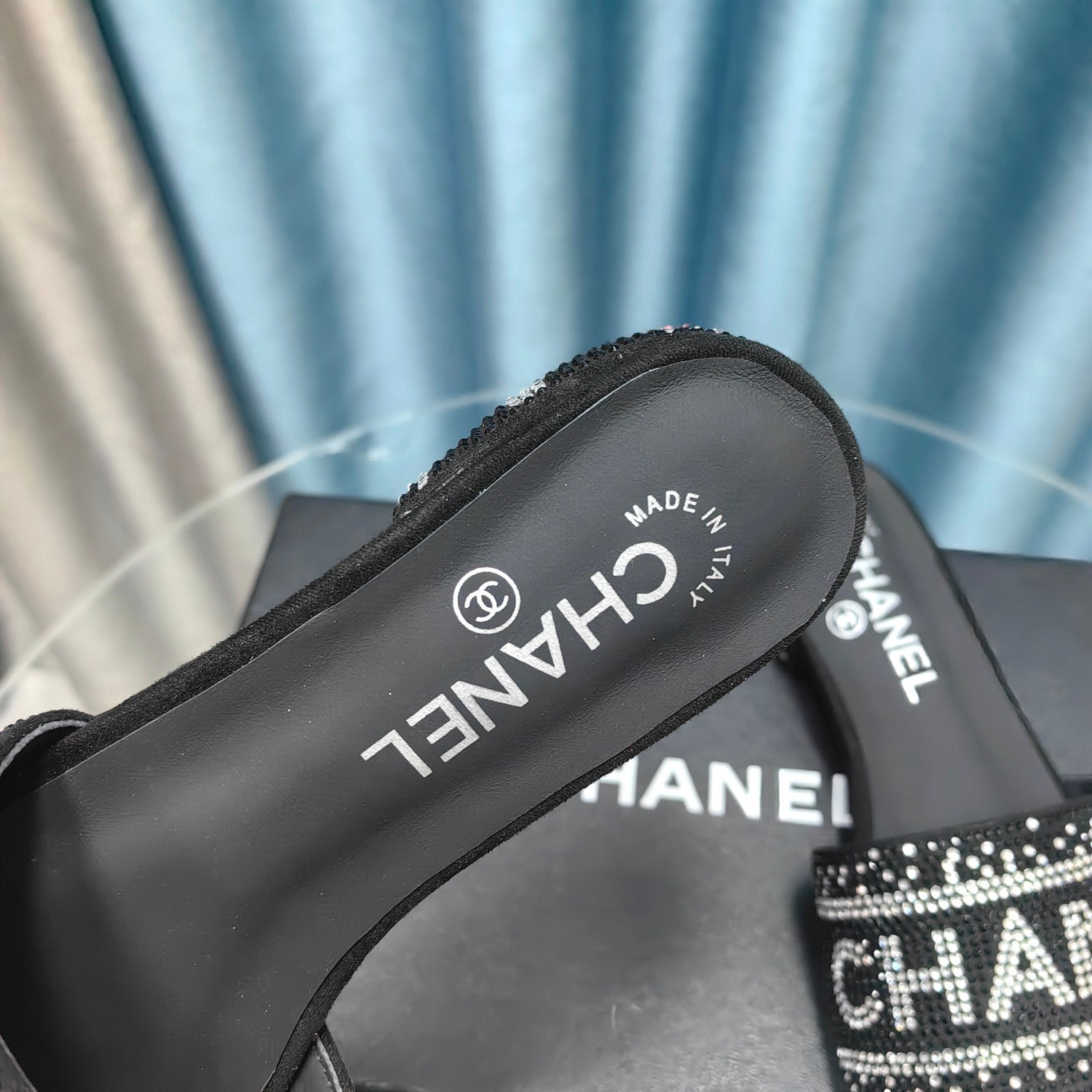 BLACK CRYSTAL SLIDES