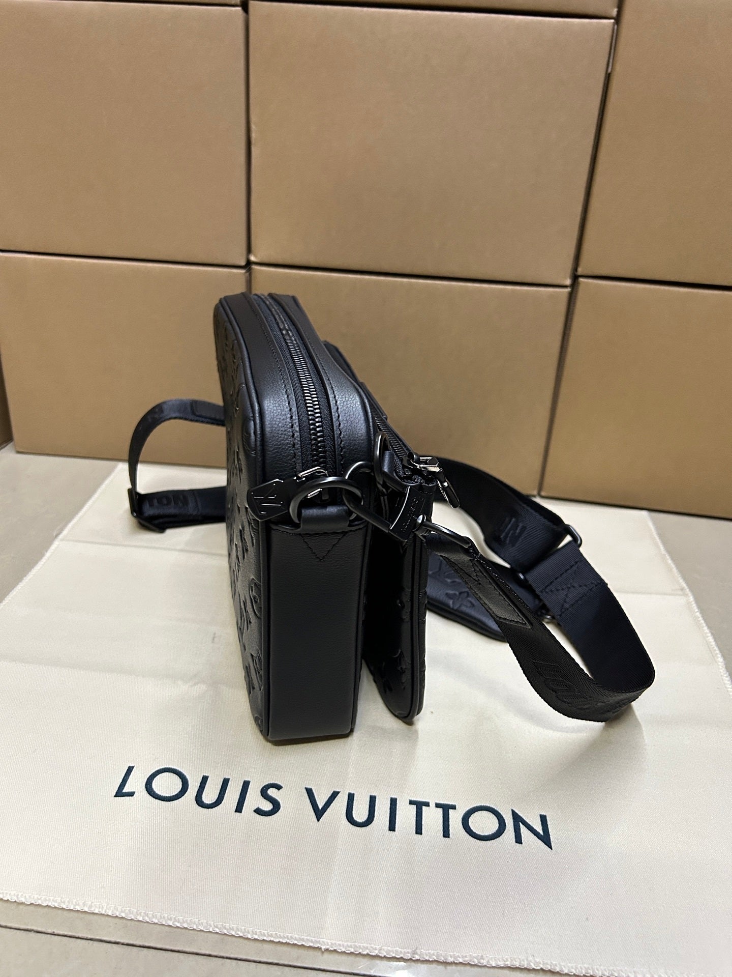 EMBOSSED LEATHER CROSSBODY BAG SET