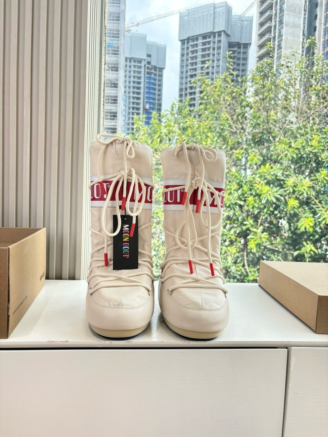 INSULATED LACE-UP WINTER BOOTS