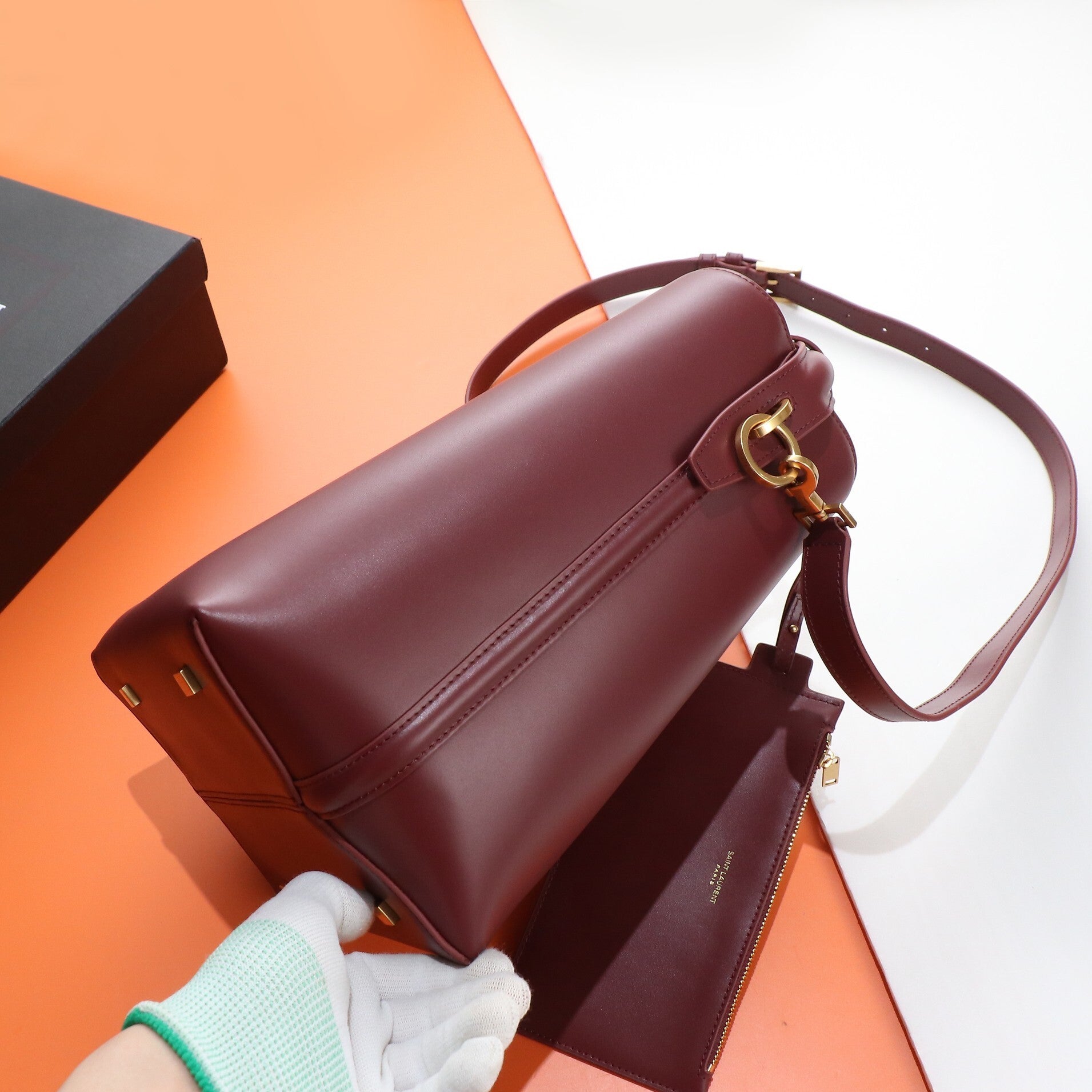 SMOOTH LEATHER BUCKET BAG