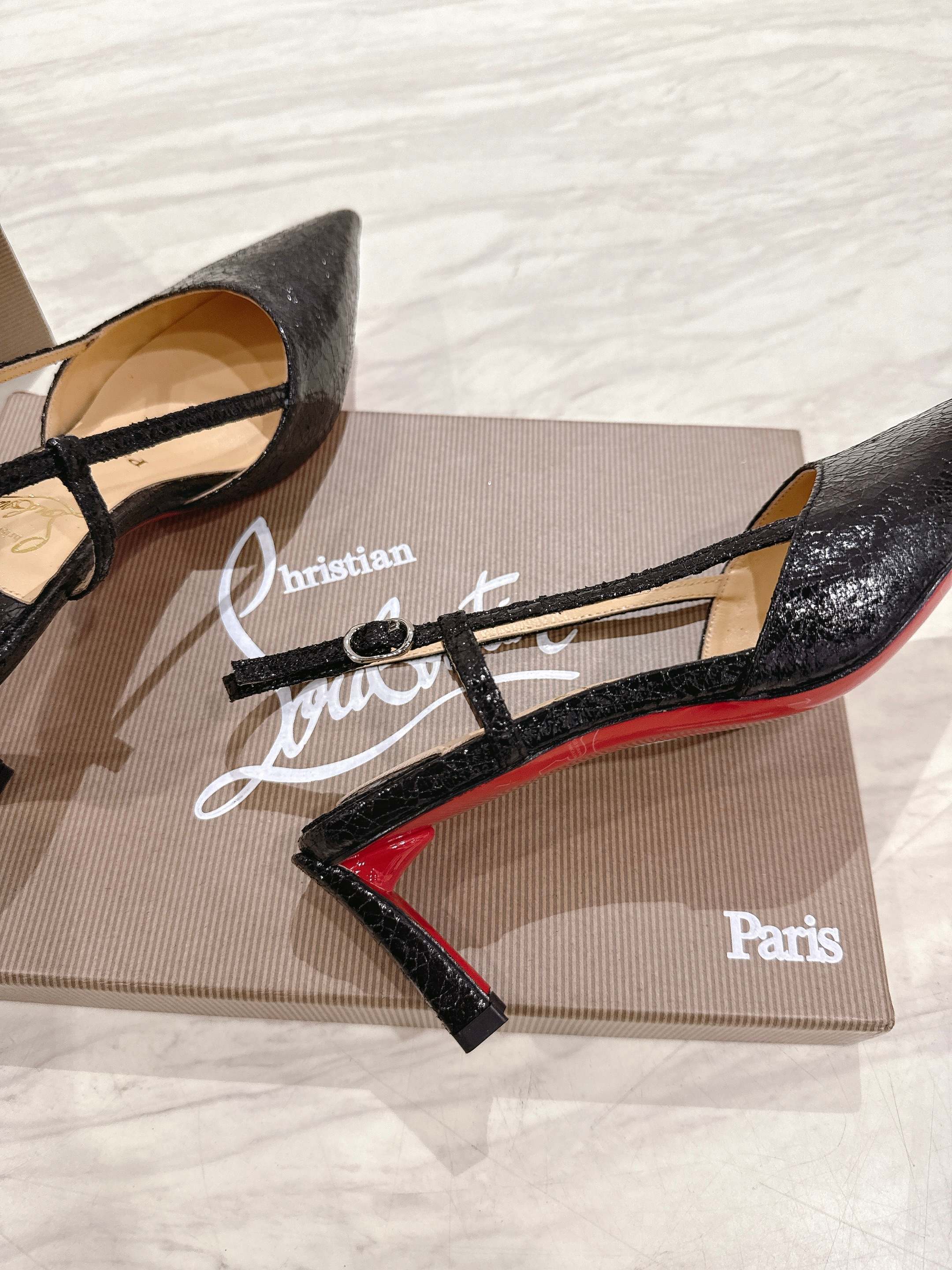 BLACK TEXTURED LEATHER POINTED-TOE SLINGBACK KITTEN HEELS
