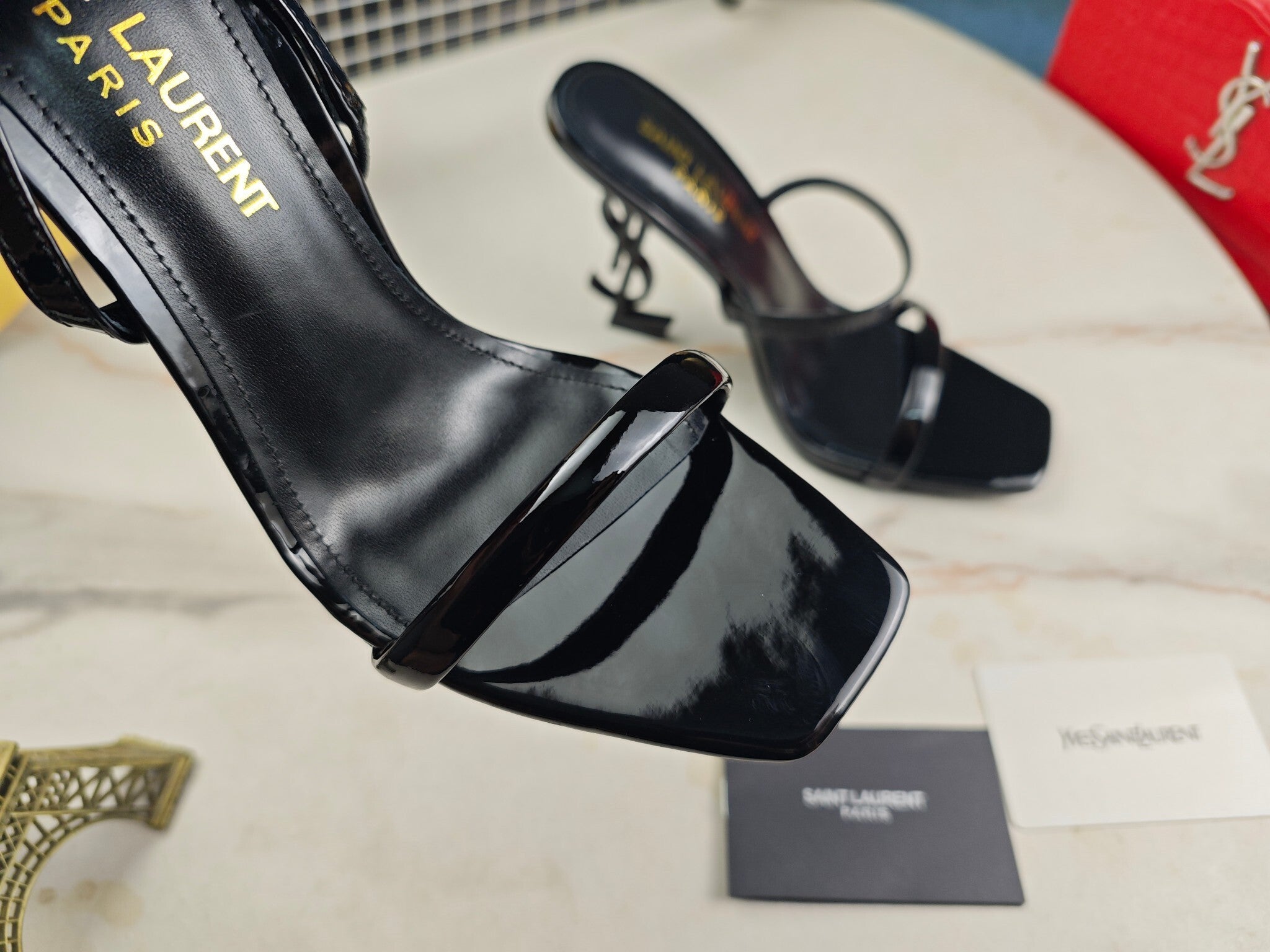 ELEGANT BLACK STRAPPY HEEL SANDALS