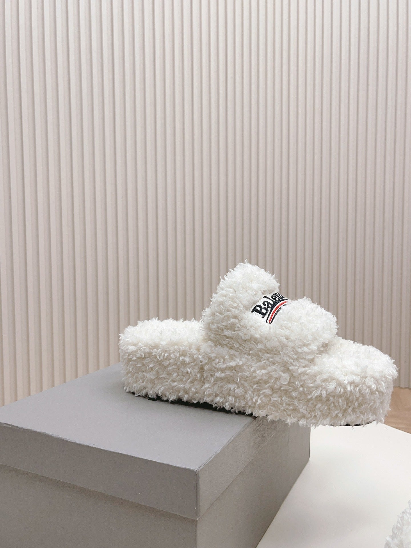 WHITE SHERPA LOGO PLATFORM SLIDE SANDALS