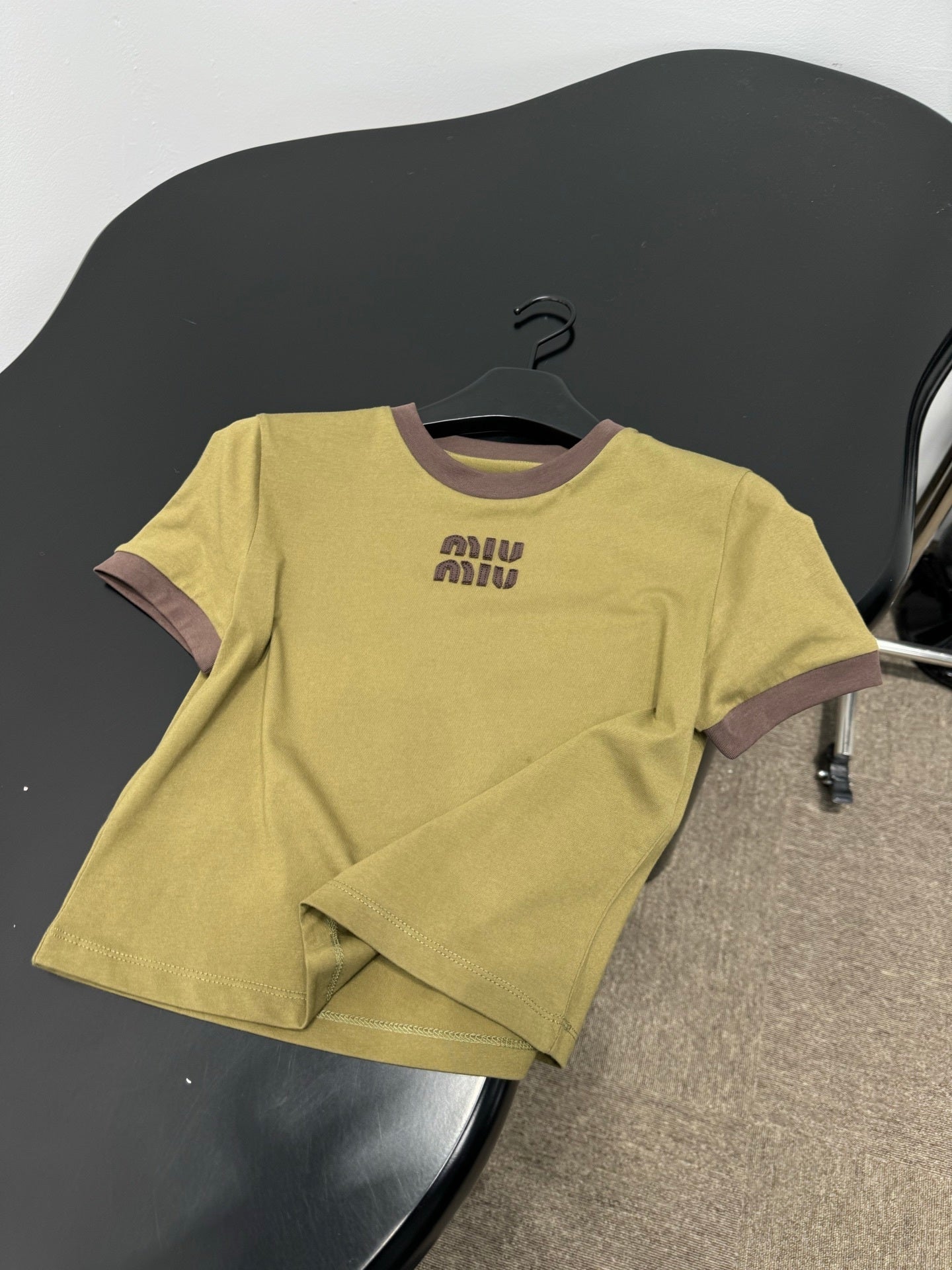CONTRAST TRIM LOGO CROPPED T-SHIRT