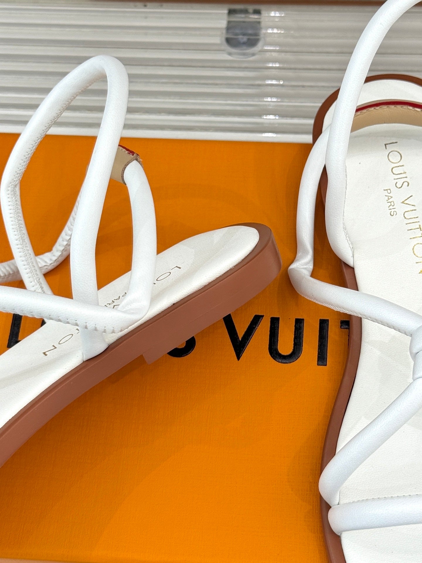 MINIMAL KNOT STRAP FLAT SANDALS – WHITE