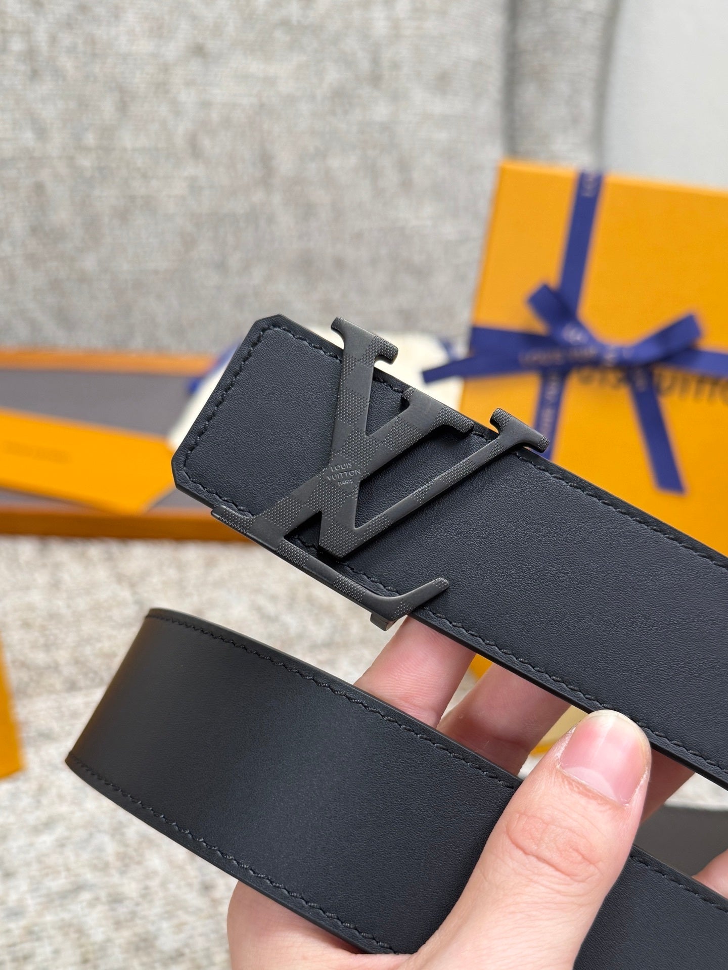 MINIMAL LEATHER BELT – MATTE BUCKLE STYLE