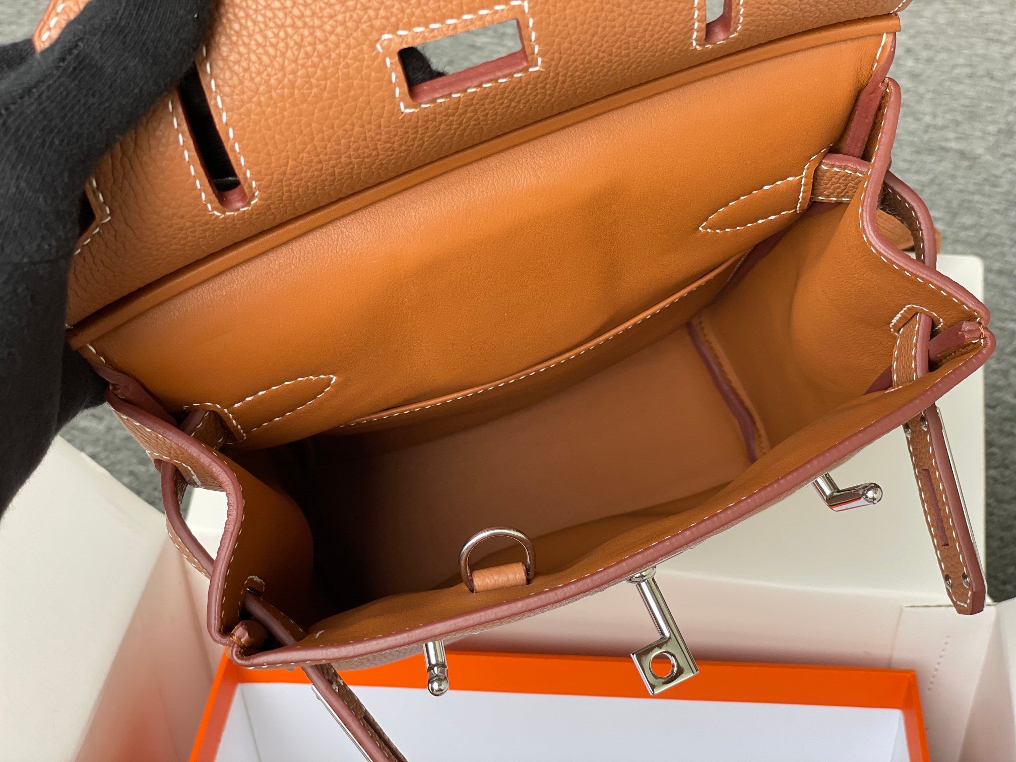 TAN KELLY CROSSBODY