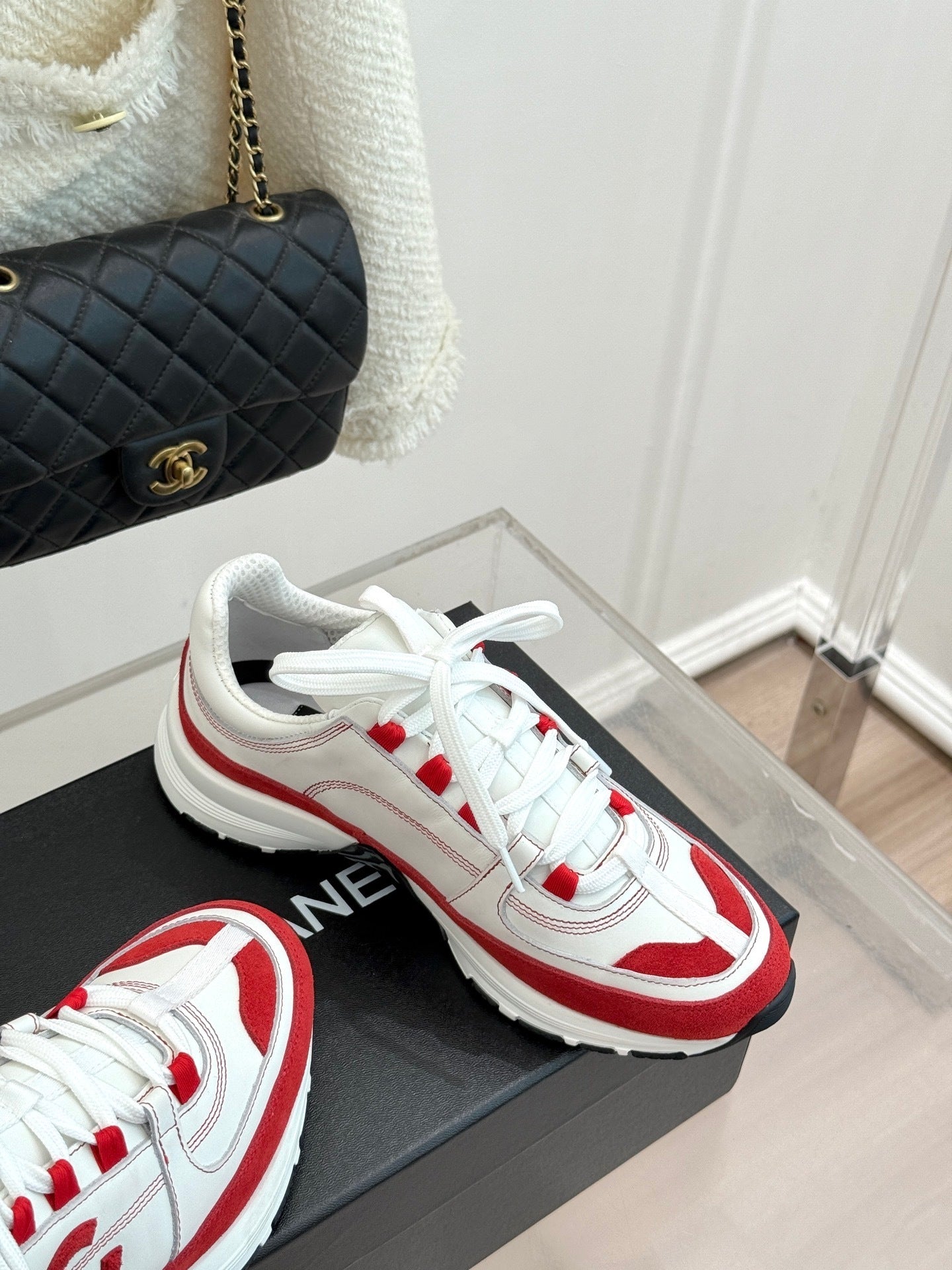 WHITE RED LOW-TOP SNEAKERS
