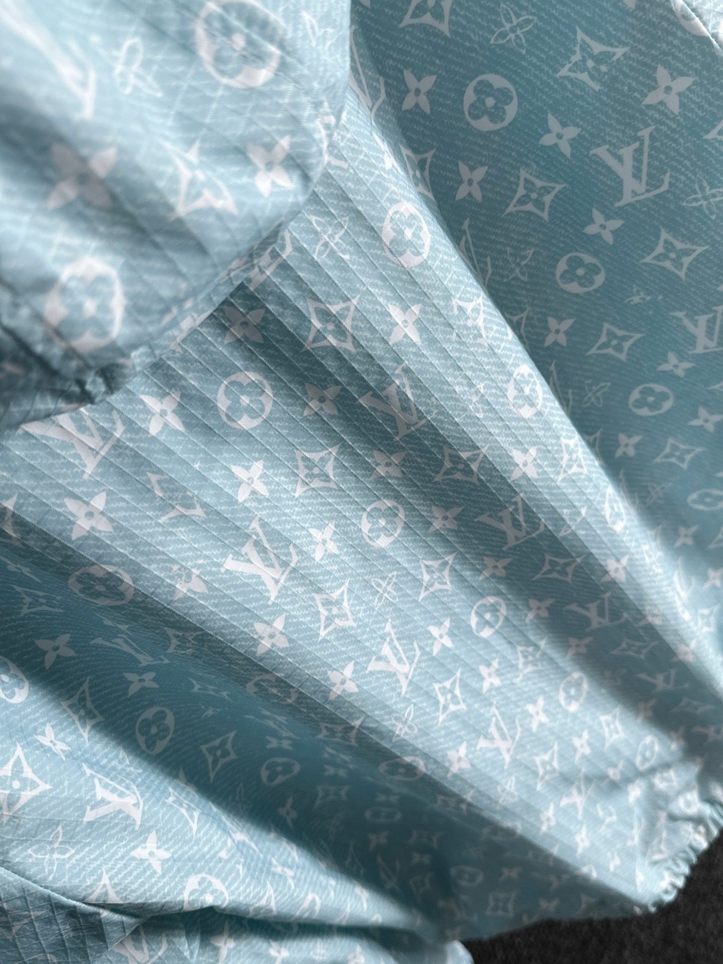 LIGHTWEIGHT HOODED ZIP JACKET WITH ALL-OVER PATTERN