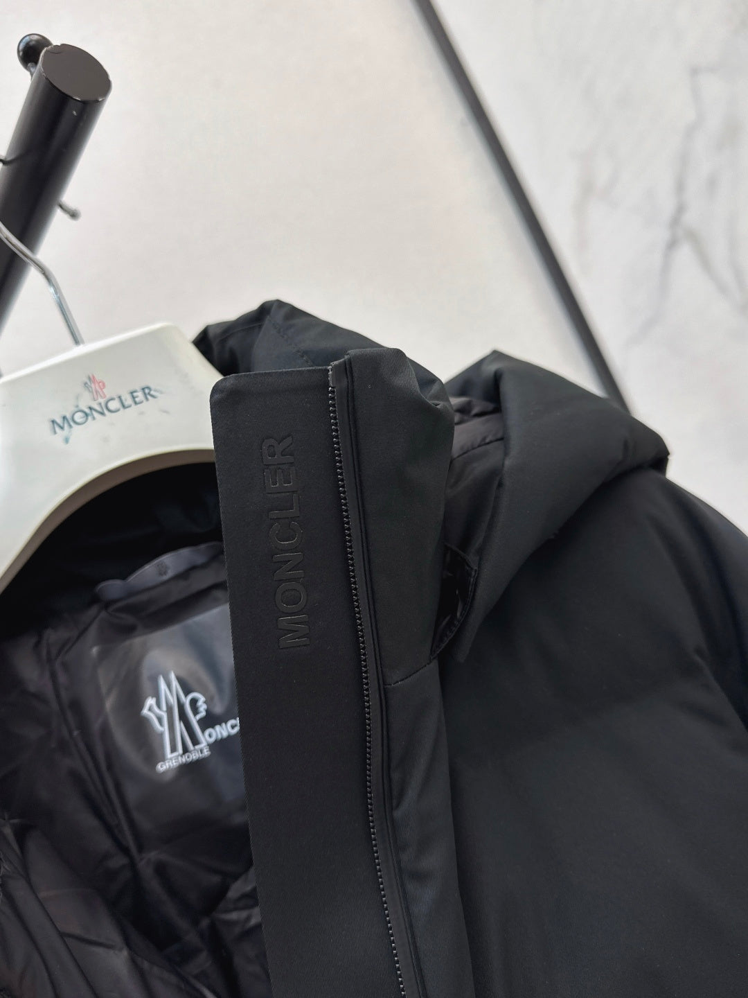 BELTED HOODED PERFORMANCE PUFFER JACKET