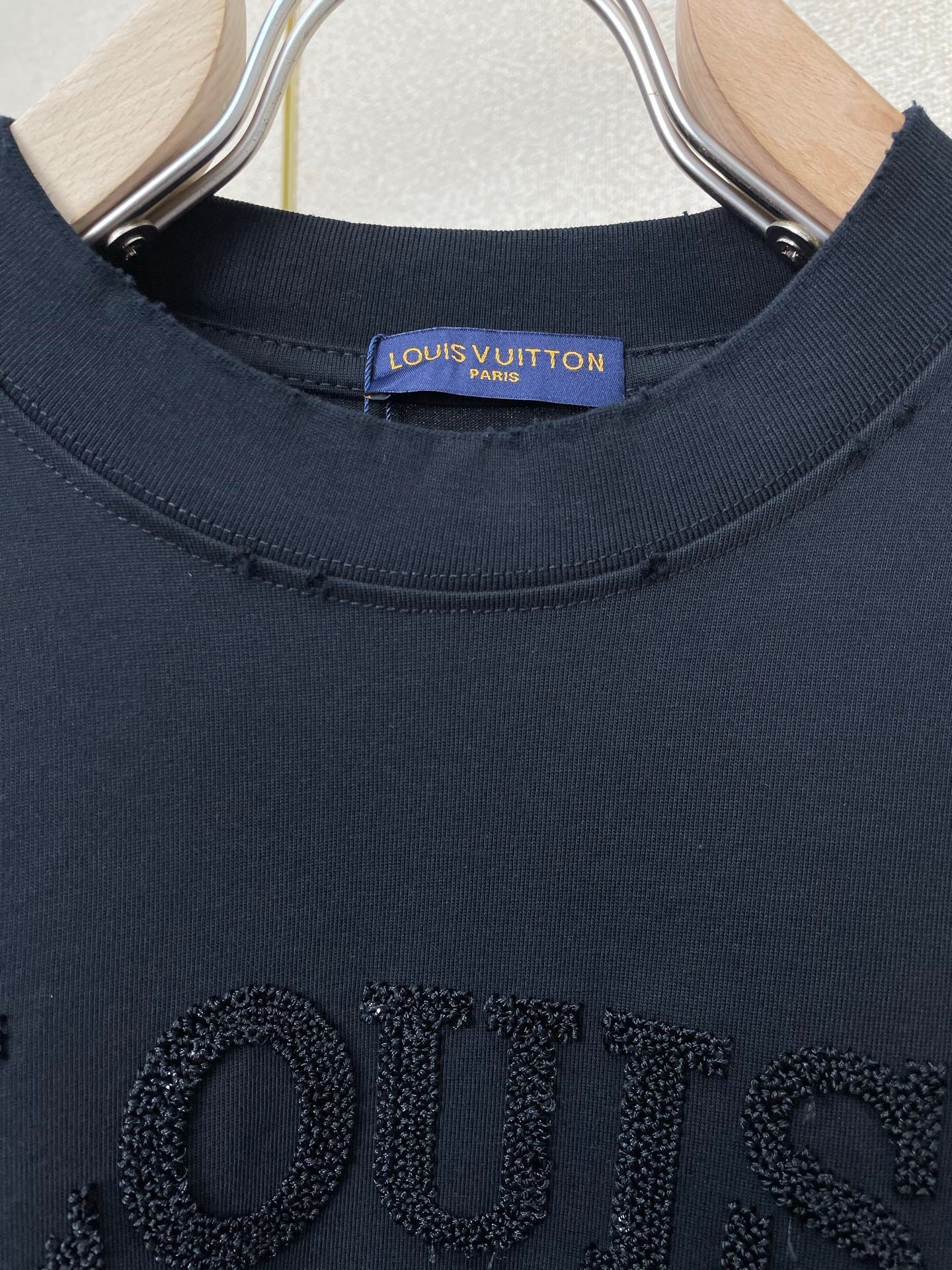 EMBOSSED LOGO COTTON T-SHIRT