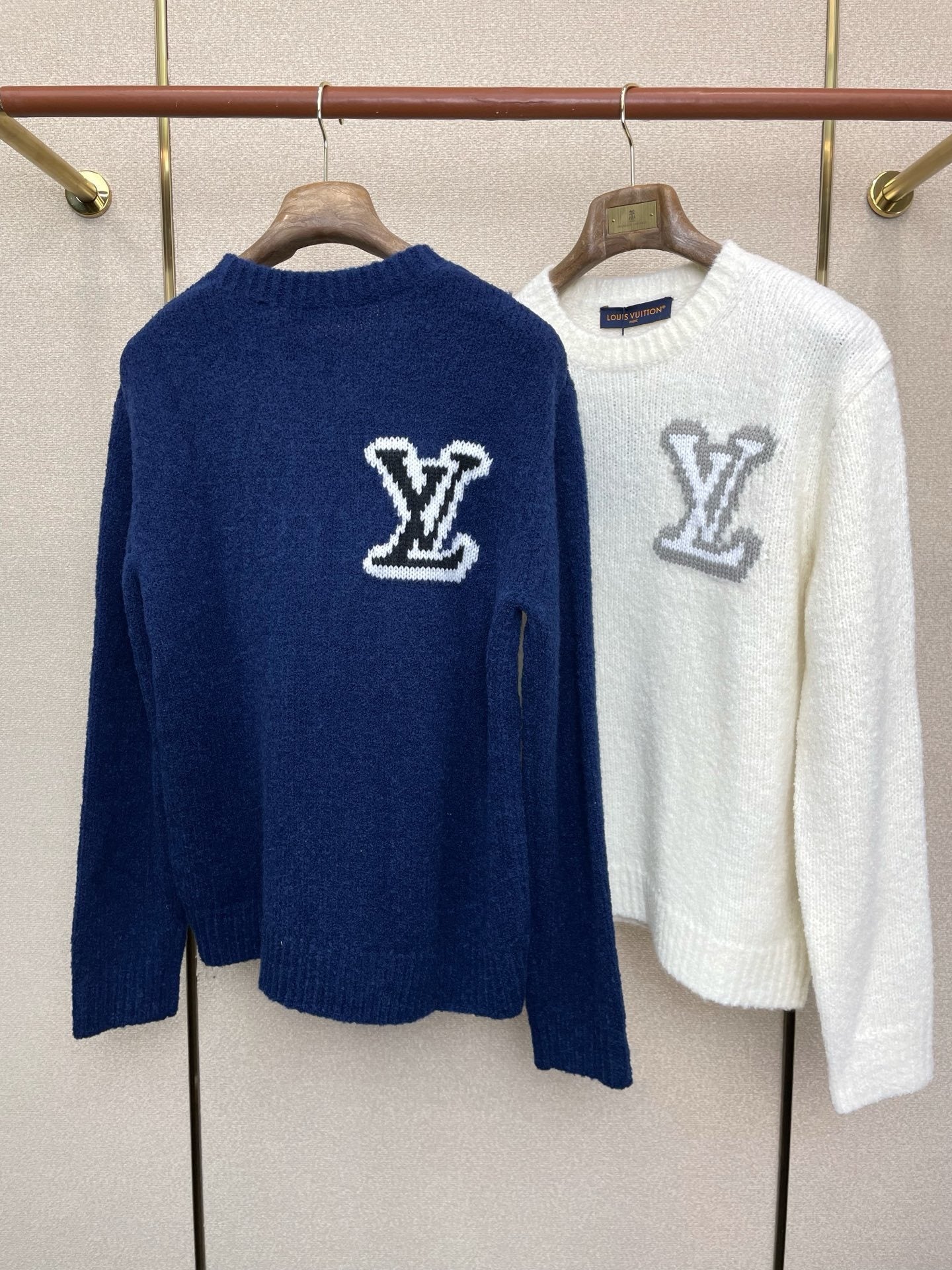 SOFT KNIT CREWNECK SWEATER WITH CONTRAST LETTER DETAIL