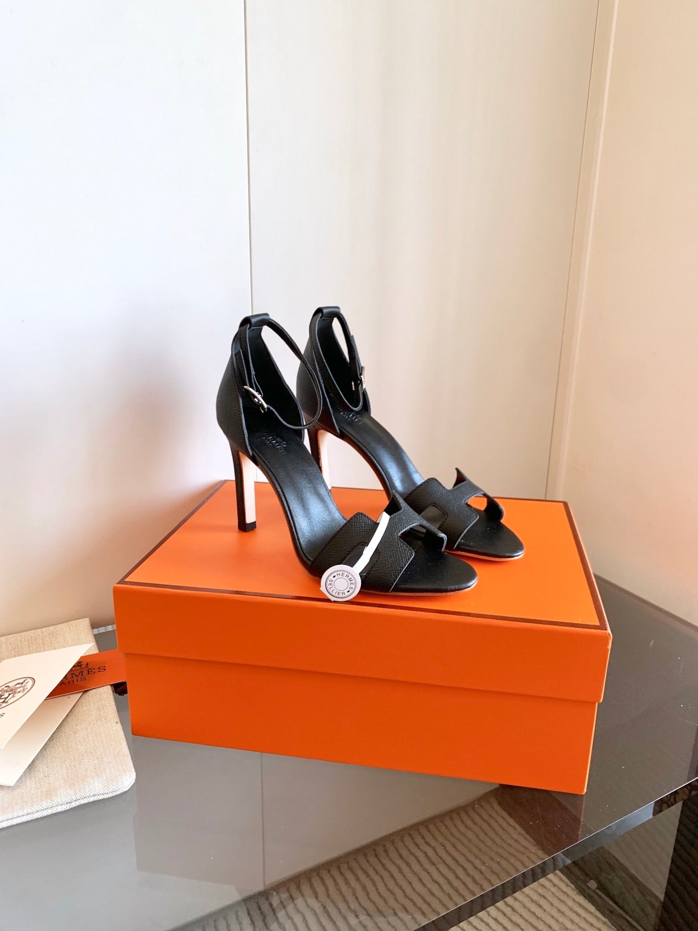 BLACK LEATHER ANKLE STRAP HEEL SANDALS