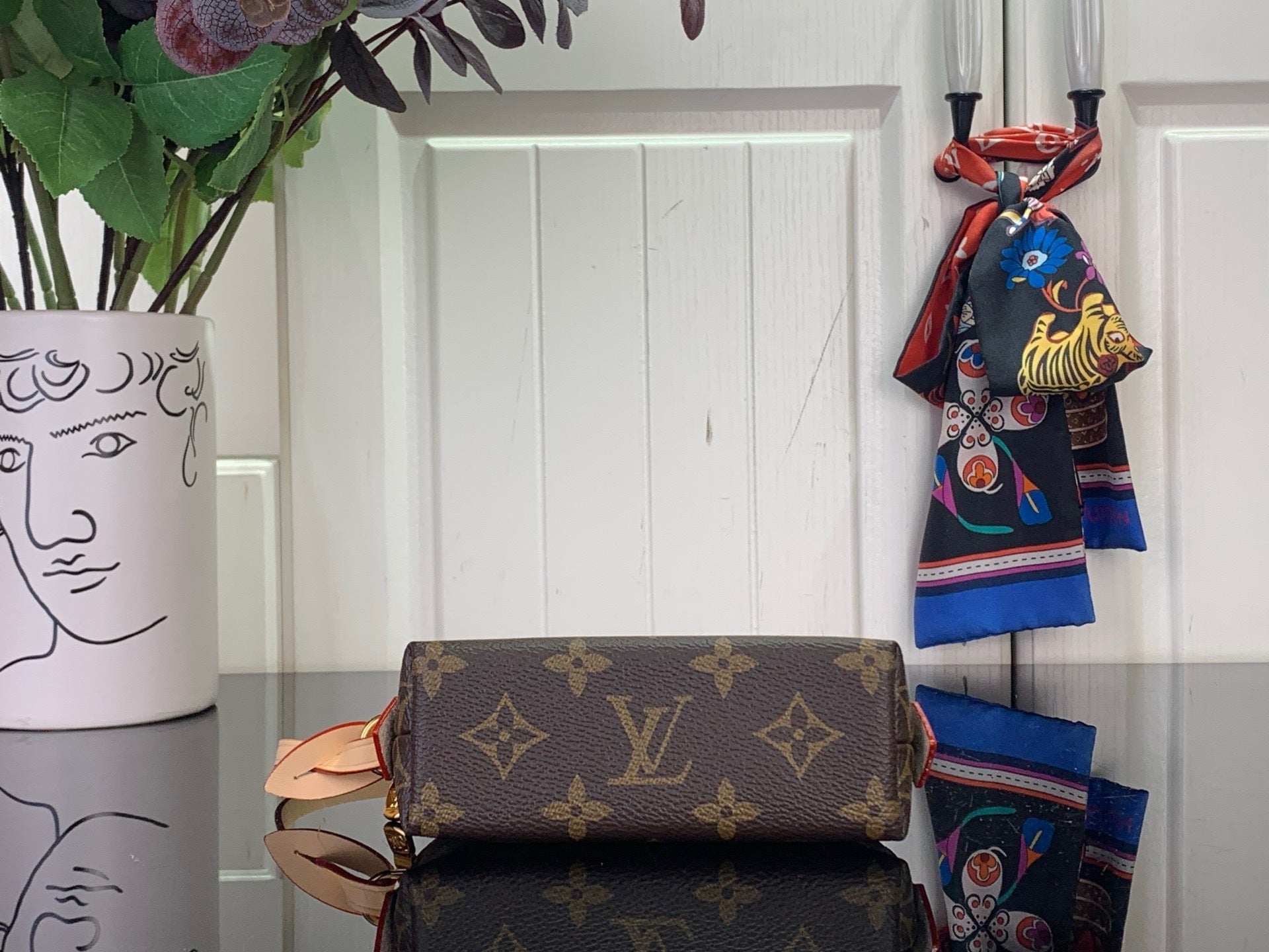 COMPACT DOME CROSSBODY BAG