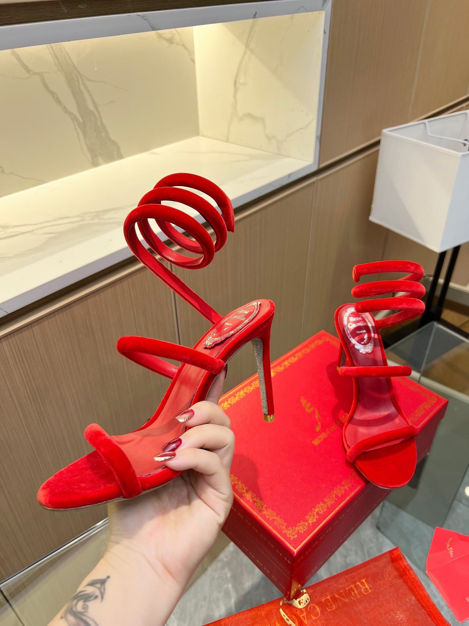 SCARLET SPIRAL HEELS