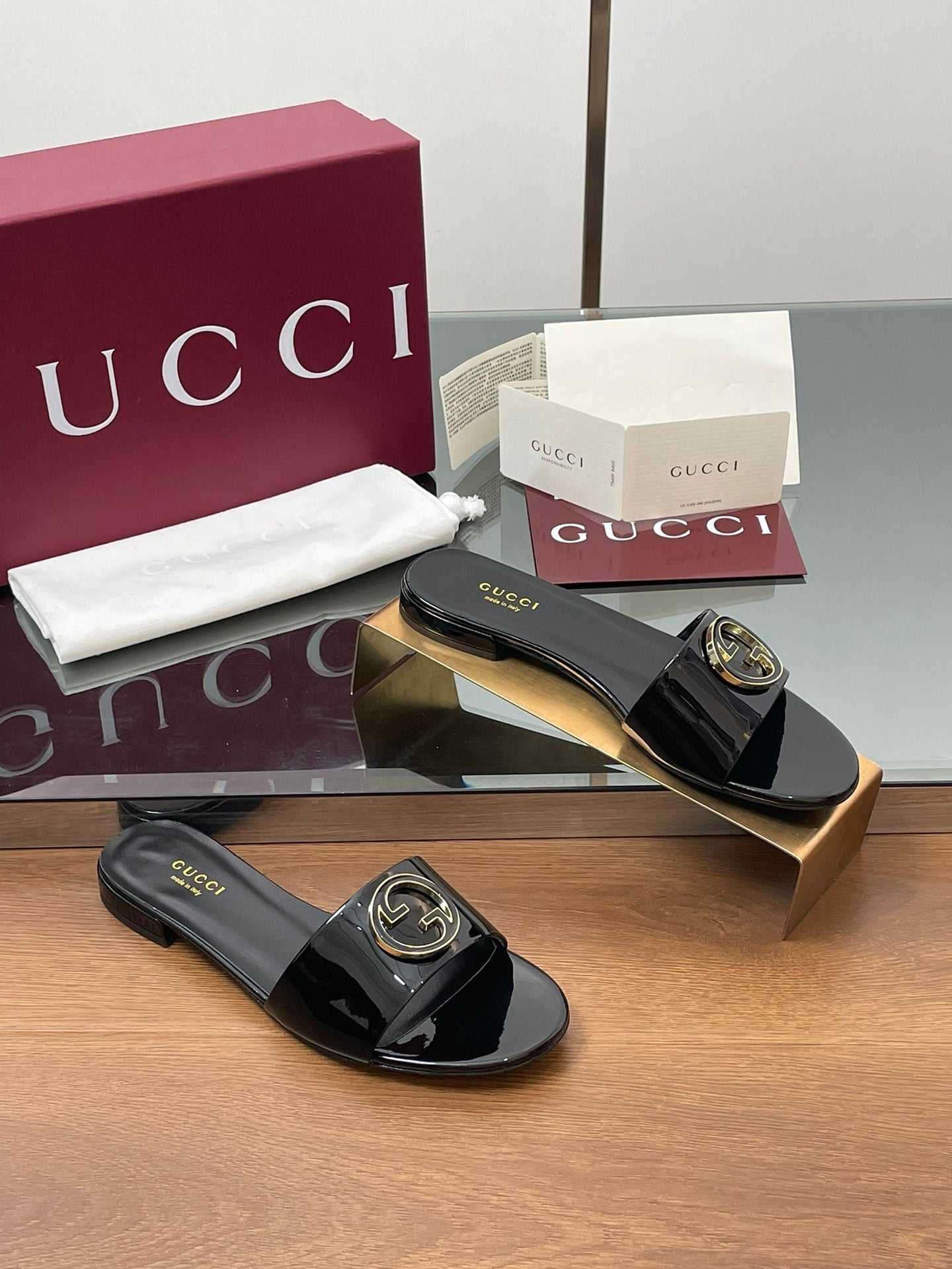 BLACK PATENT LOGO SLIDES