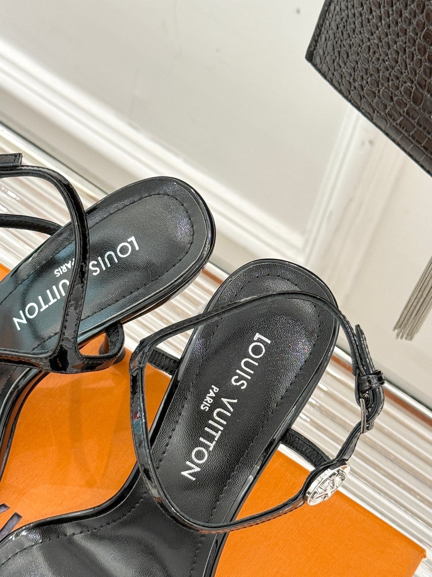 PATENT LEATHER LOGO STRAP HEEL SANDALS