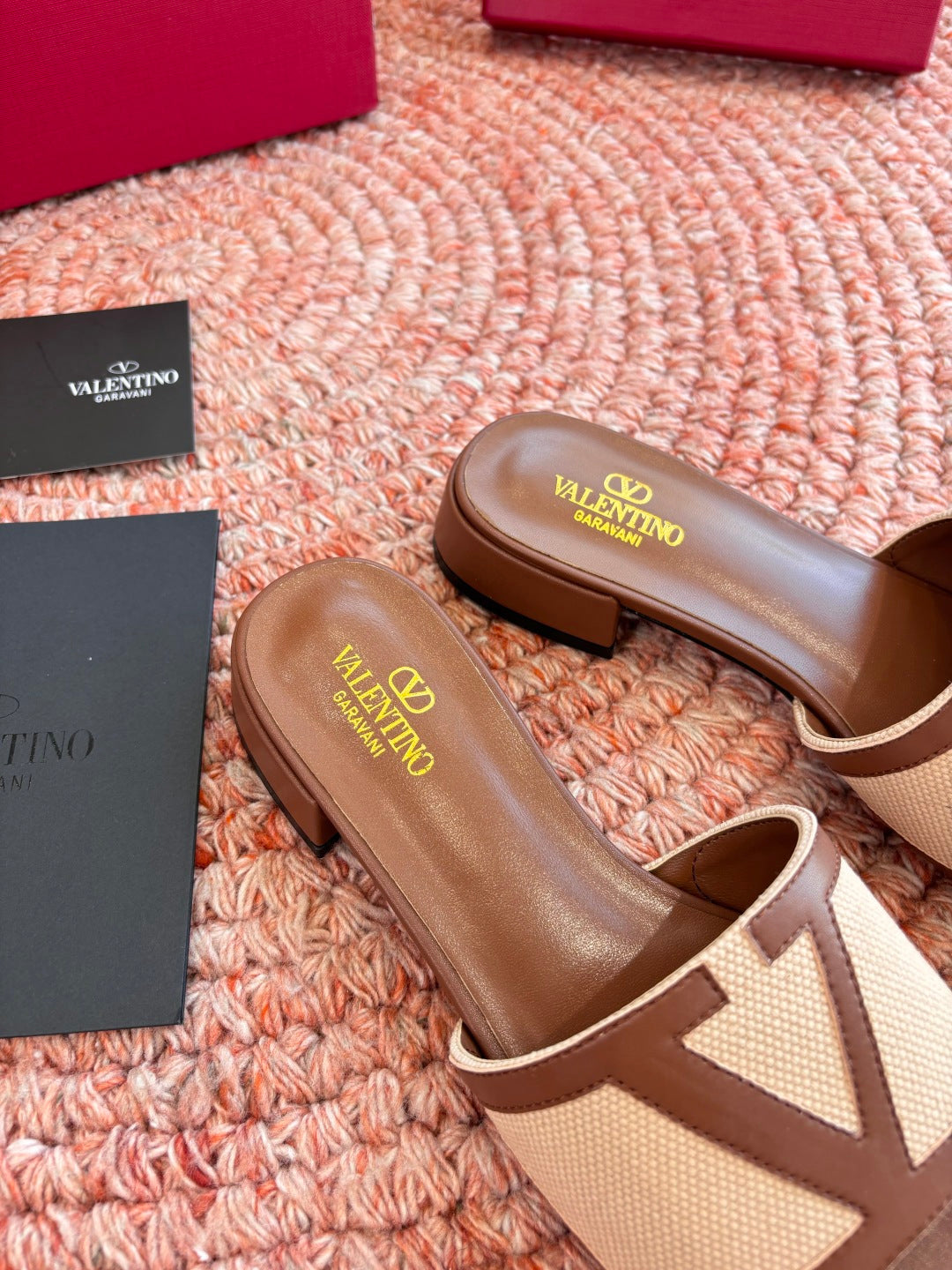 CANVAS SLIDE SANDALS – BROWN & BEIGE