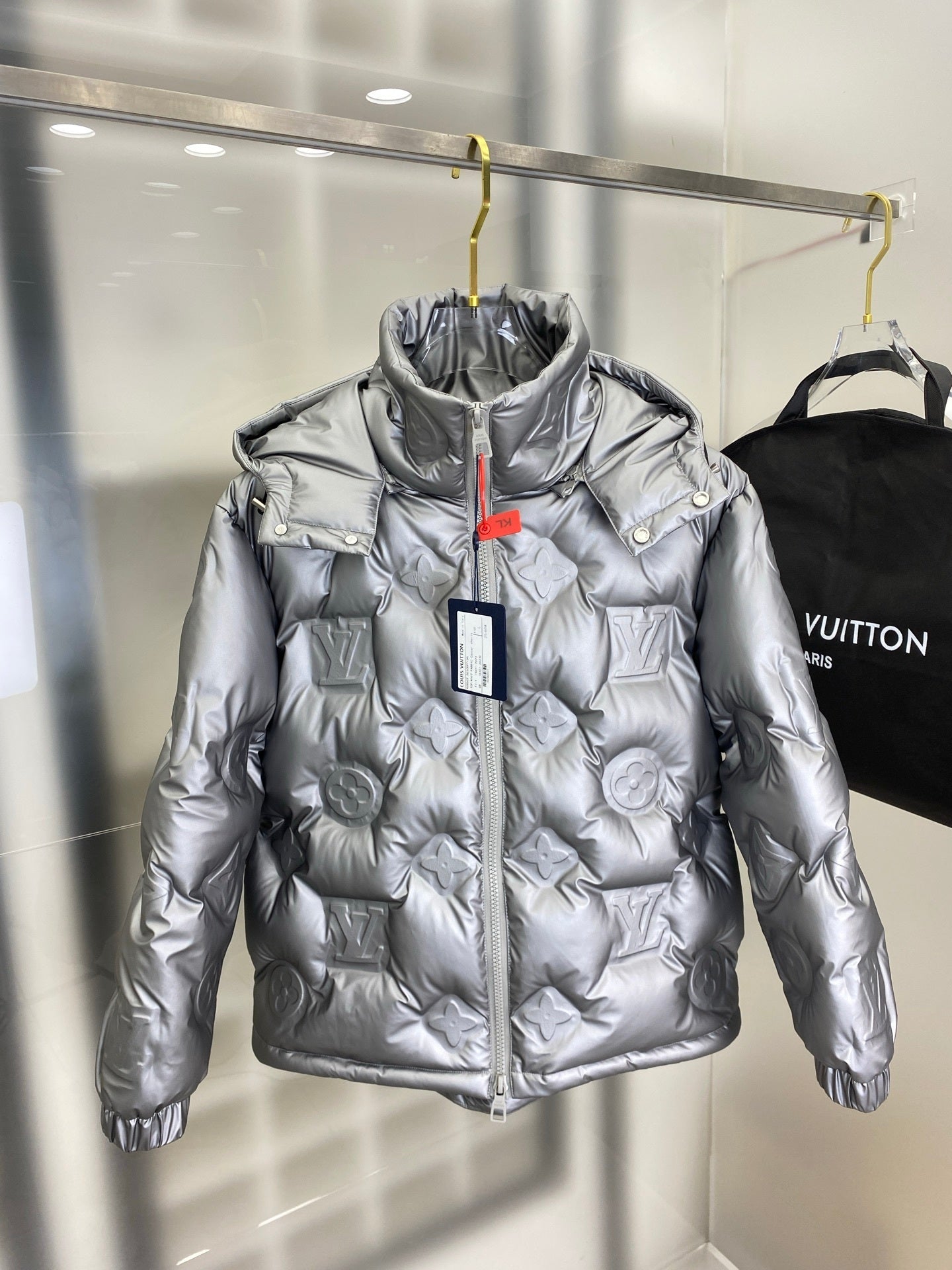 EMBOSSED PUFFER JACKET