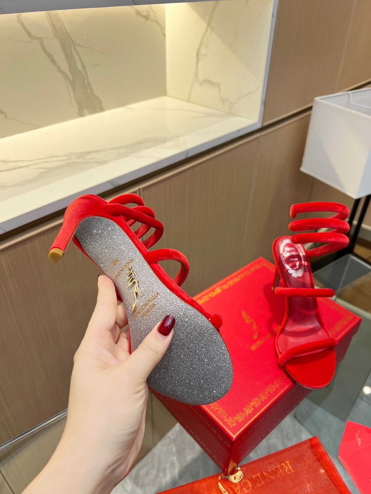 SCARLET SPIRAL HEELS