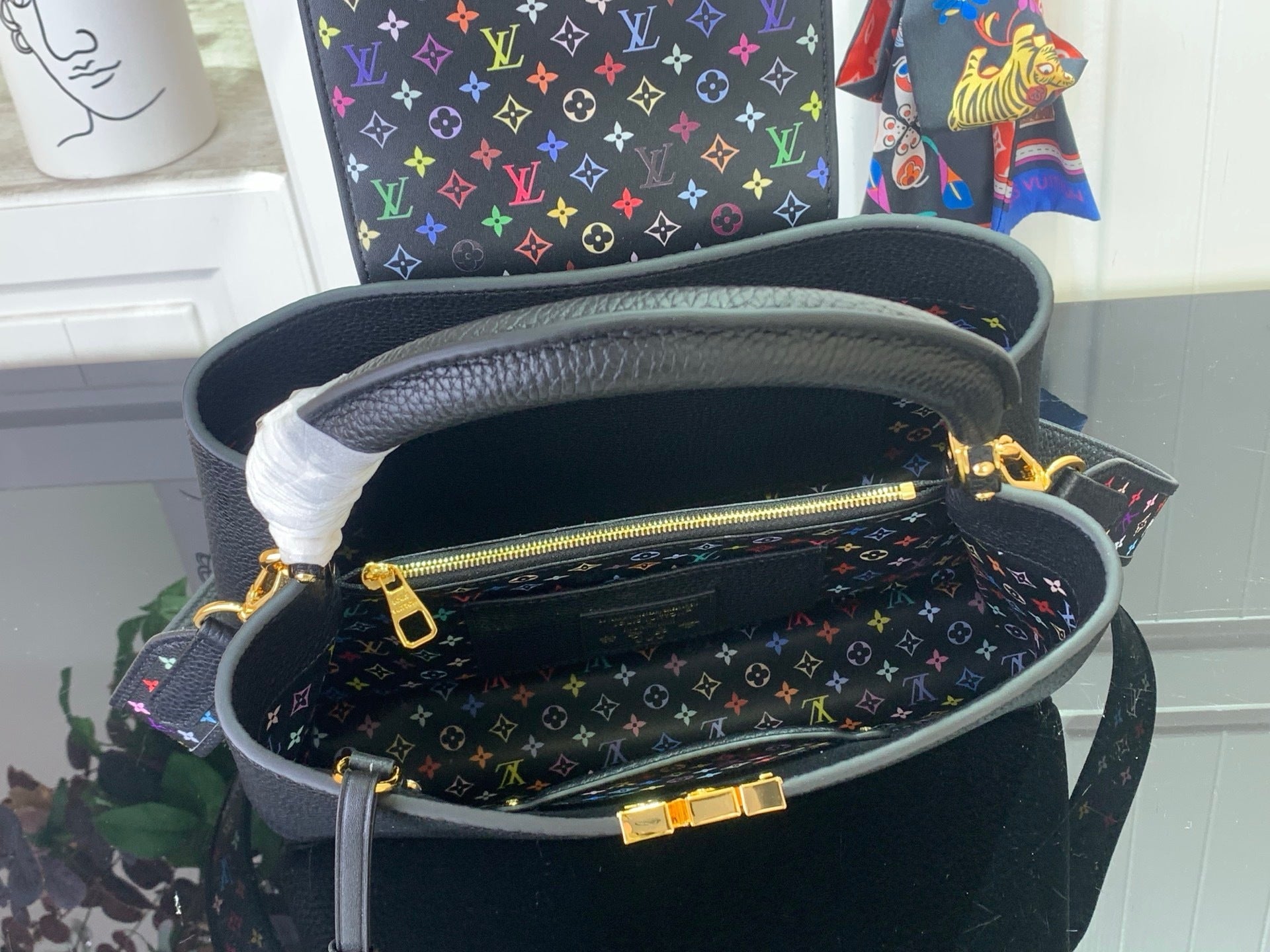 ELEGANT TOP HANDLE STATEMENT BAG