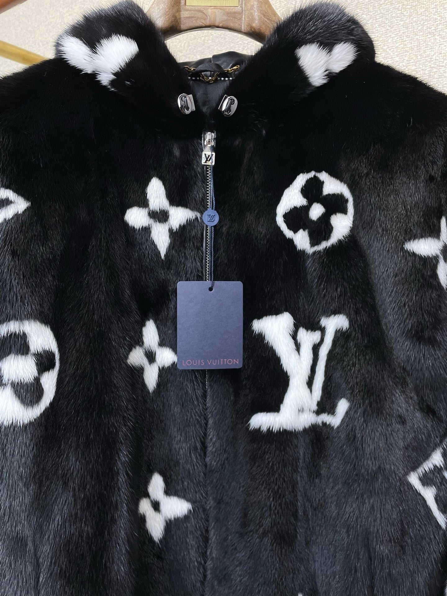 BLACK FAUX FUR HOODED JACKET WITH CONTRAST PATTERN