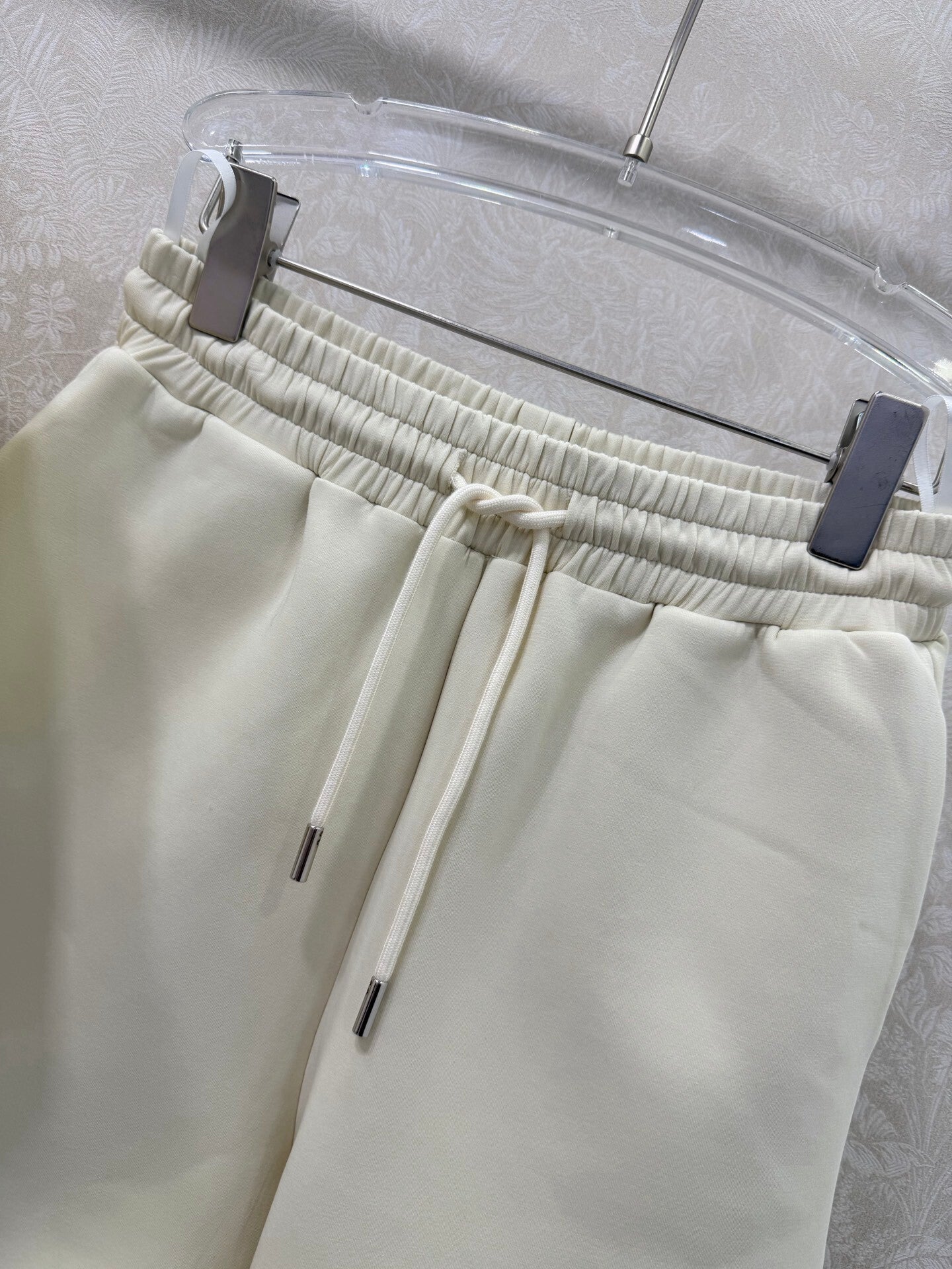 CREAM TWO-PIECE LOUNGE SET – T-SHIRT & SHORTS