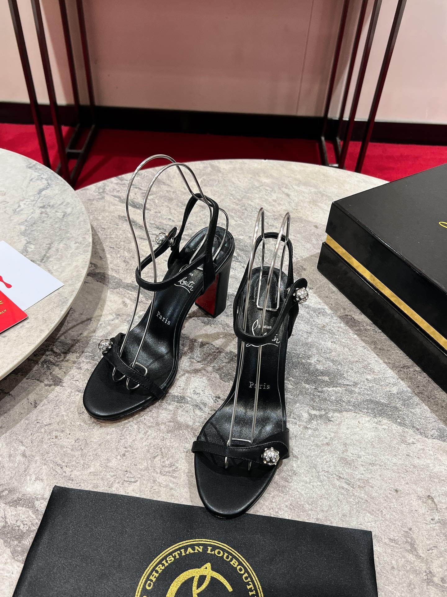 BLACK STRAPPY HEELS WITH CRYSTAL DETAIL