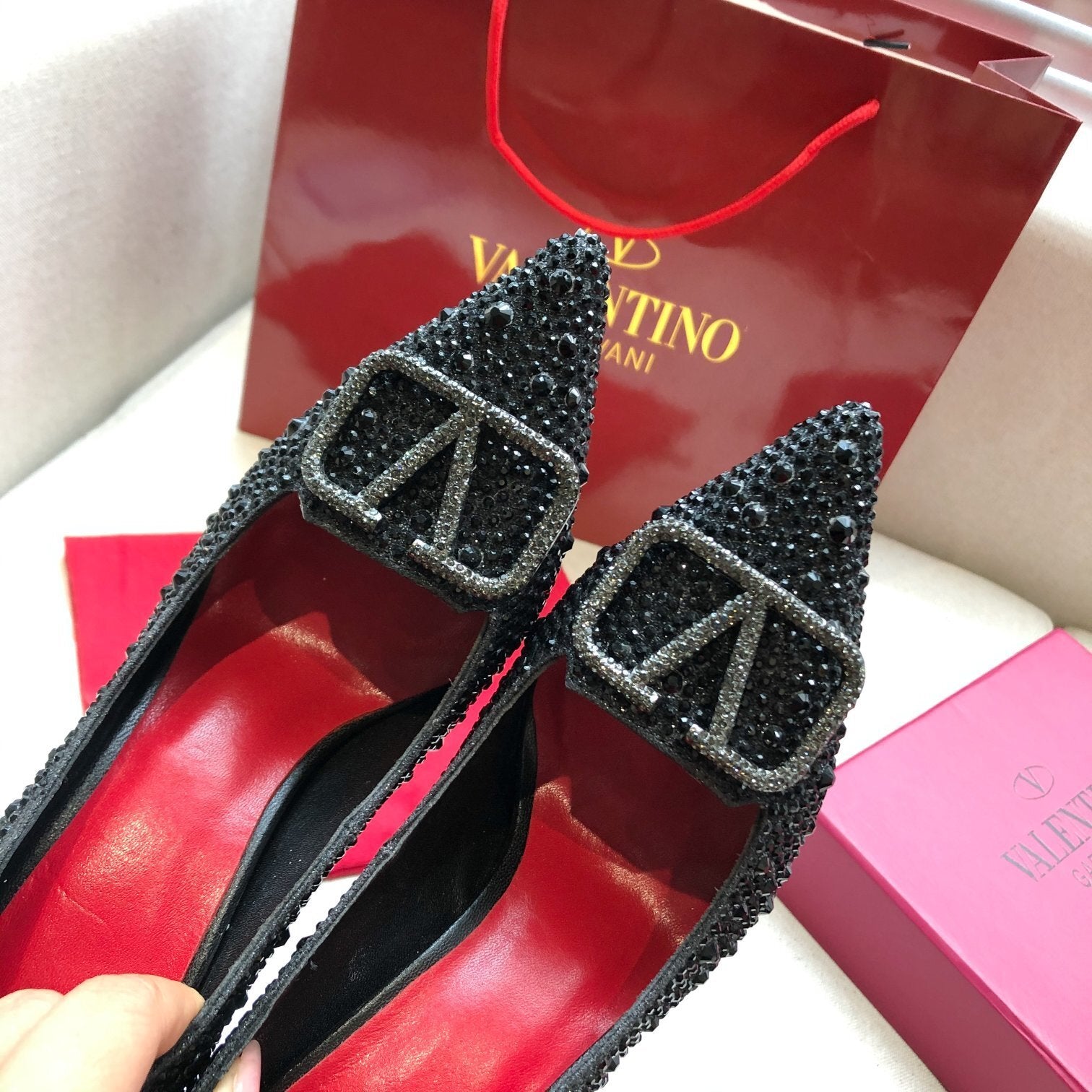 CRYSTAL EMBELLISHED HIGH HEEL PUMPS WITH SIGNATURE V BUCKLE