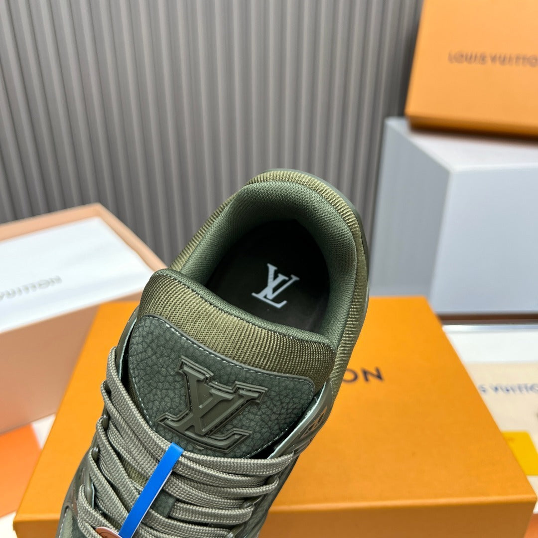 OLIVGRÜNE, STRUKTURIERTE LOW-TOP-SNEAKER