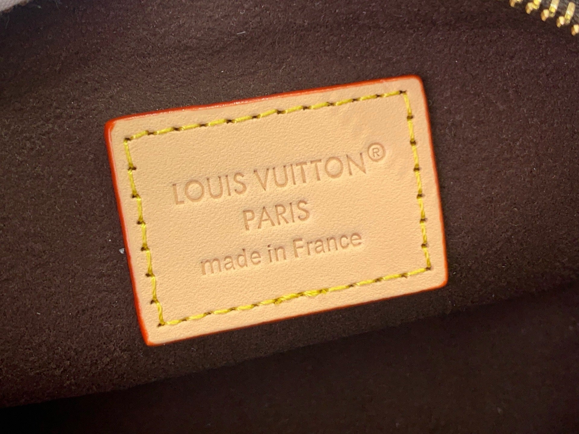 COMPACT DOME CROSSBODY BAG