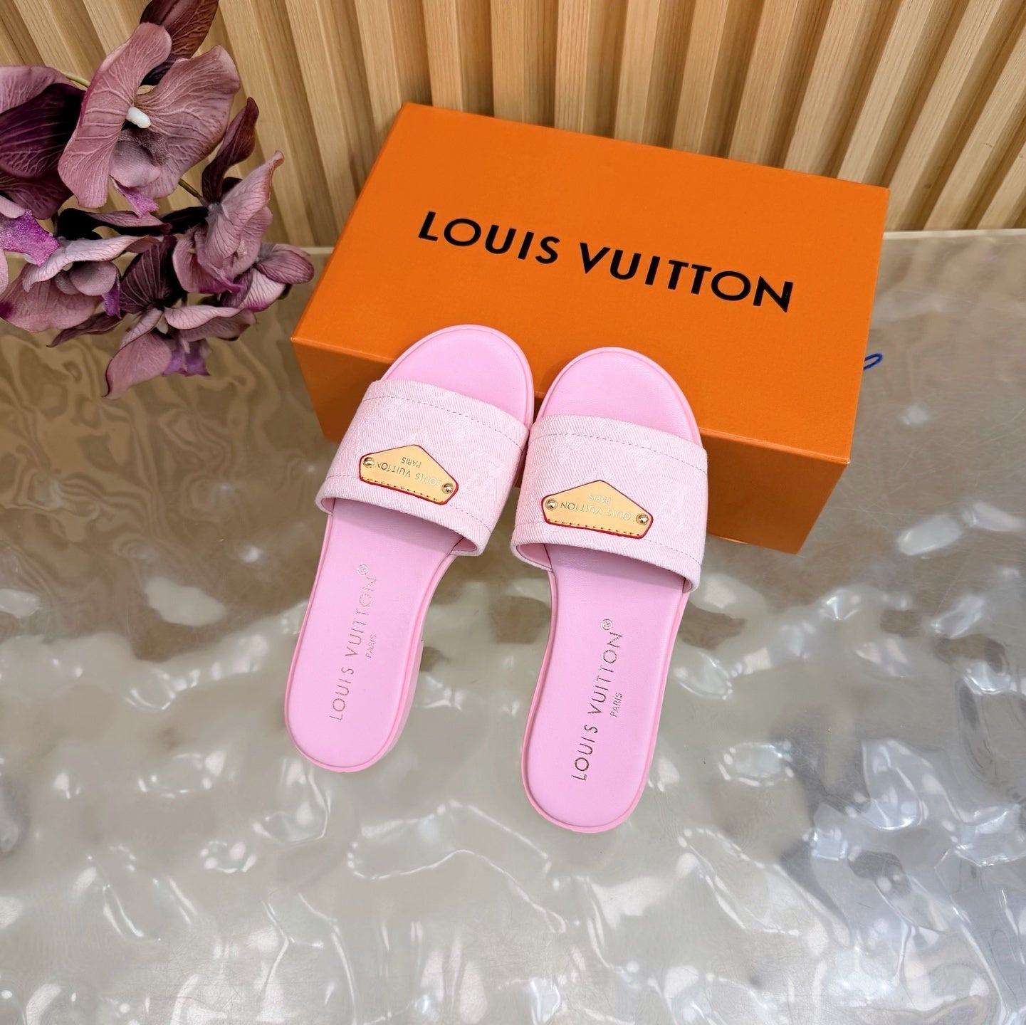 PINK MONOGRAM PLAQUE DESIGNER SLIDES