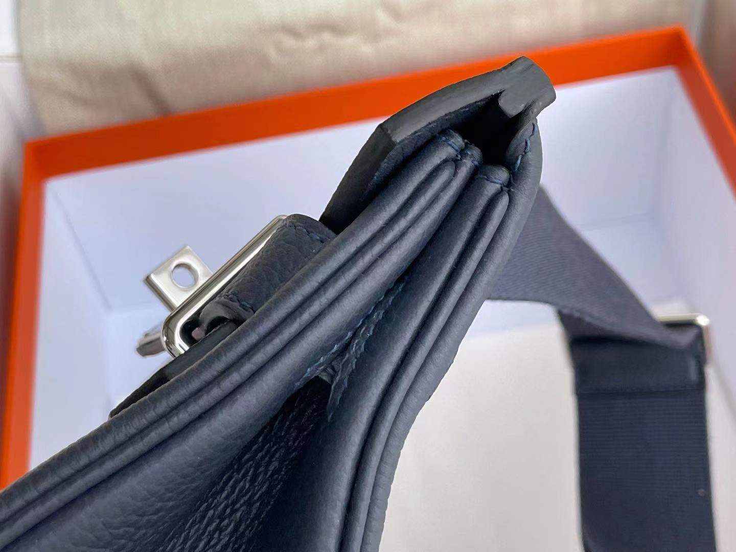 NAVY KELLY CROSSBODY