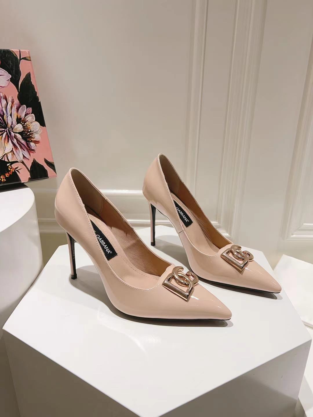 NUDE PATENT POINTED TOE HEEL PUMPS