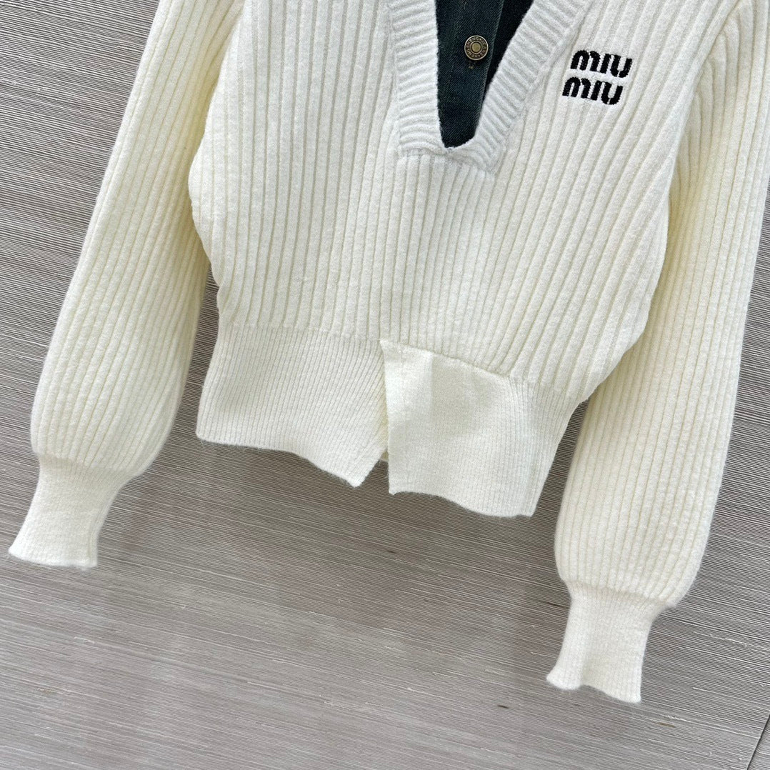 RIBBED V-NECK KNIT SWEATER