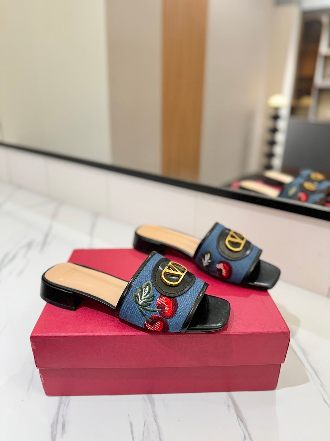EMBROIDERED DENIM SLIDE SANDALS WITH CHERRY DETAIL – BLUE & BLACK