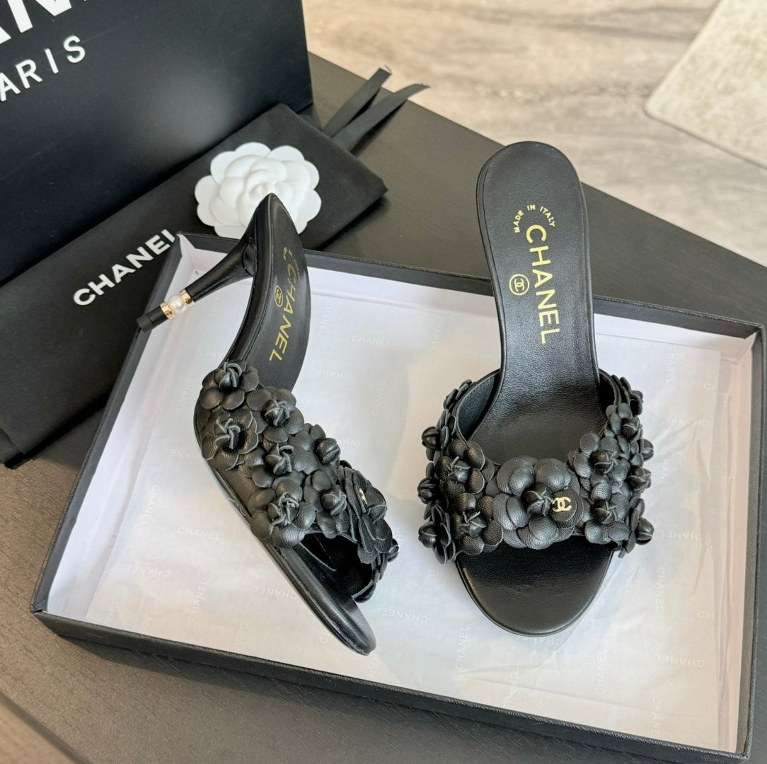 FLORAL BLACK HEELS