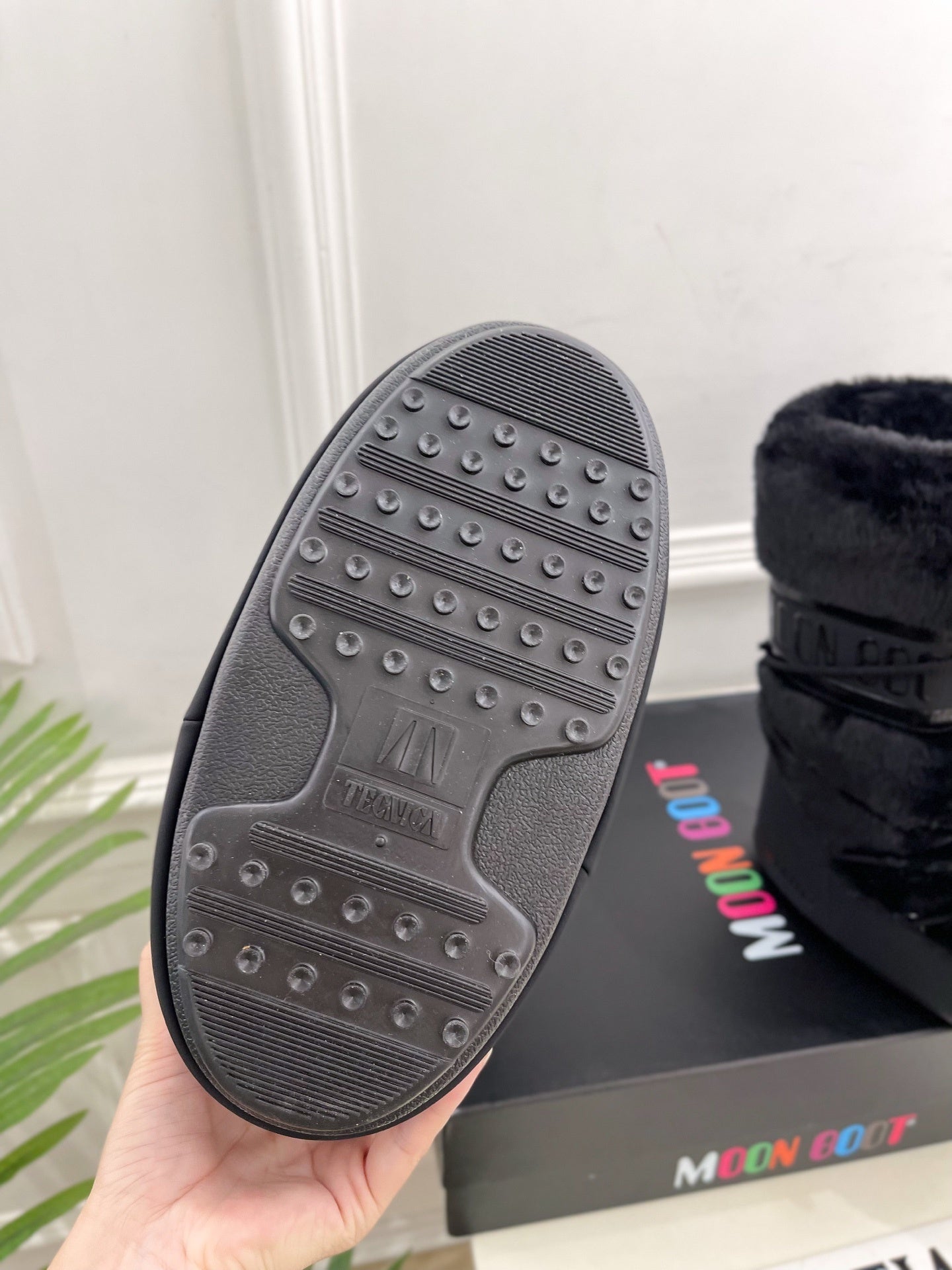 BLACK FAUX FUR LINED WINTER BOOTS