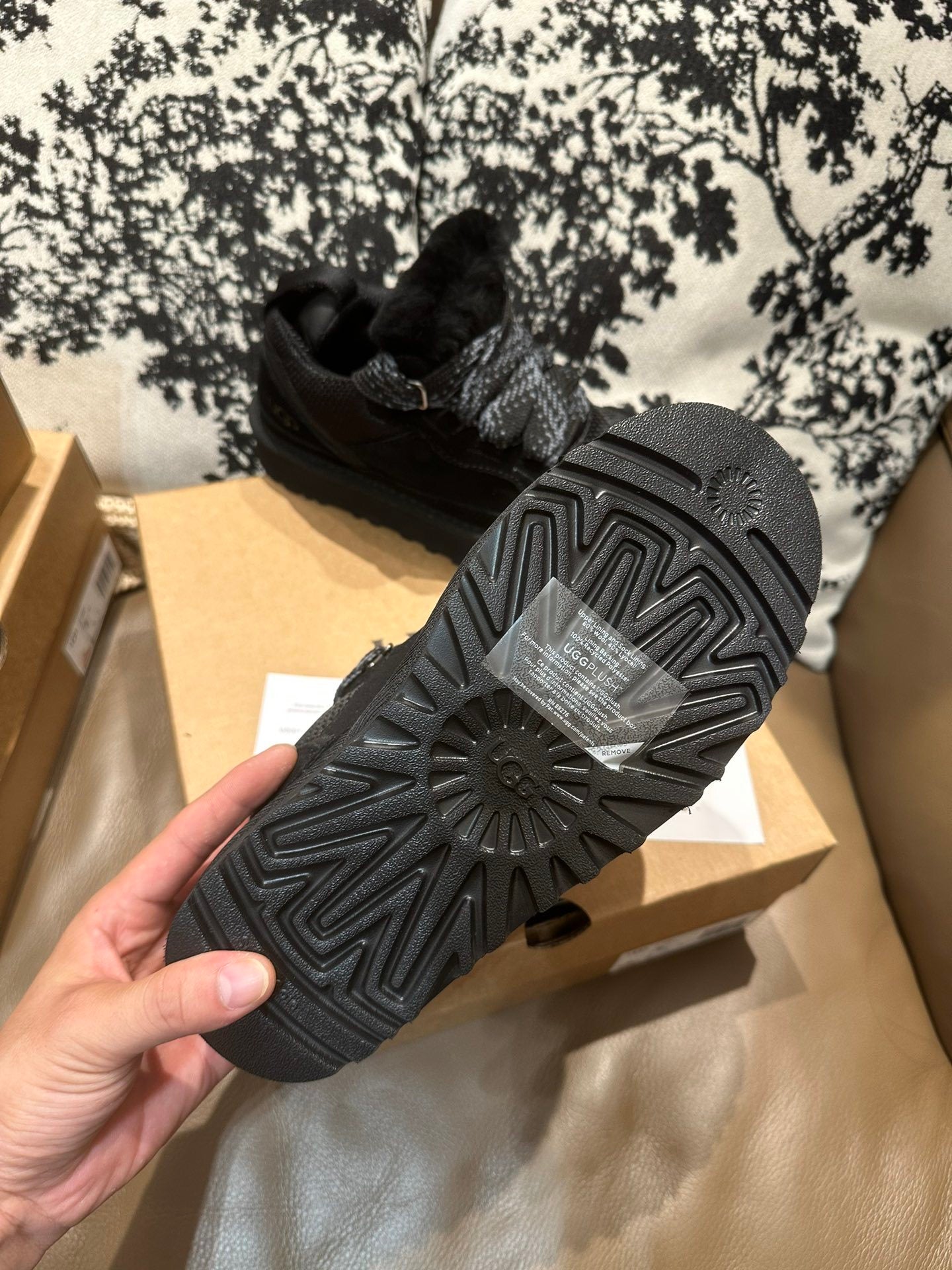 COZY PLATFORM SNEAKERS – BLACK