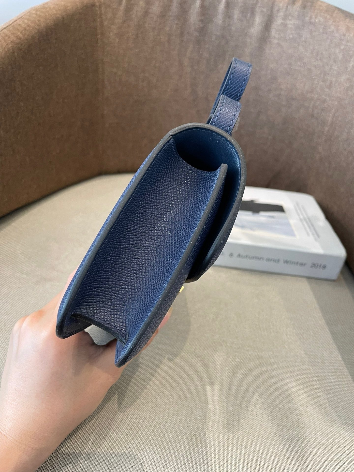 NAVY STRUCTURED CROSSBODY BAG