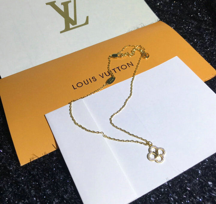 GOLD-TONE CRYSTAL CLOVER PENDANT NECKLACE