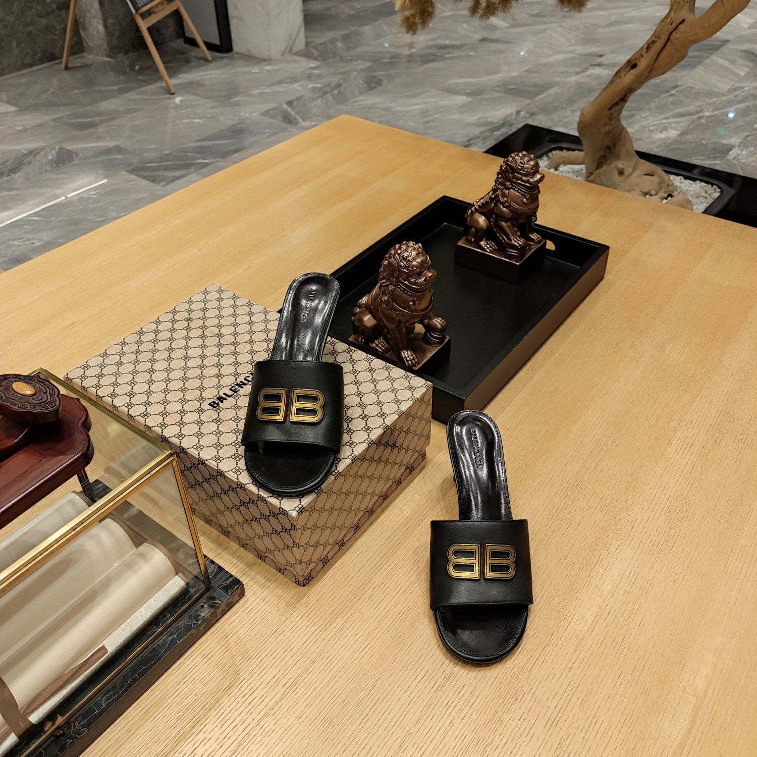 BLACK LOGO LOW HEEL MULE SANDALS