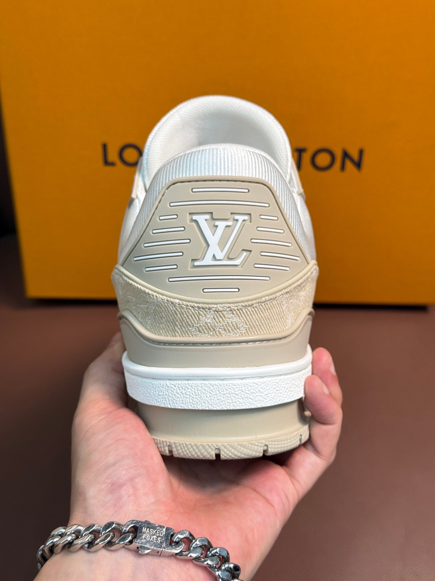 BEIGE & WHITE TEXTURED LOW-TOP SNEAKERS