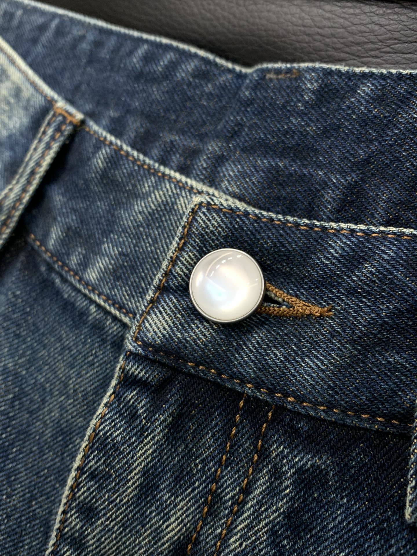 STRAIGHT-LEG WASHED DENIM JEANS