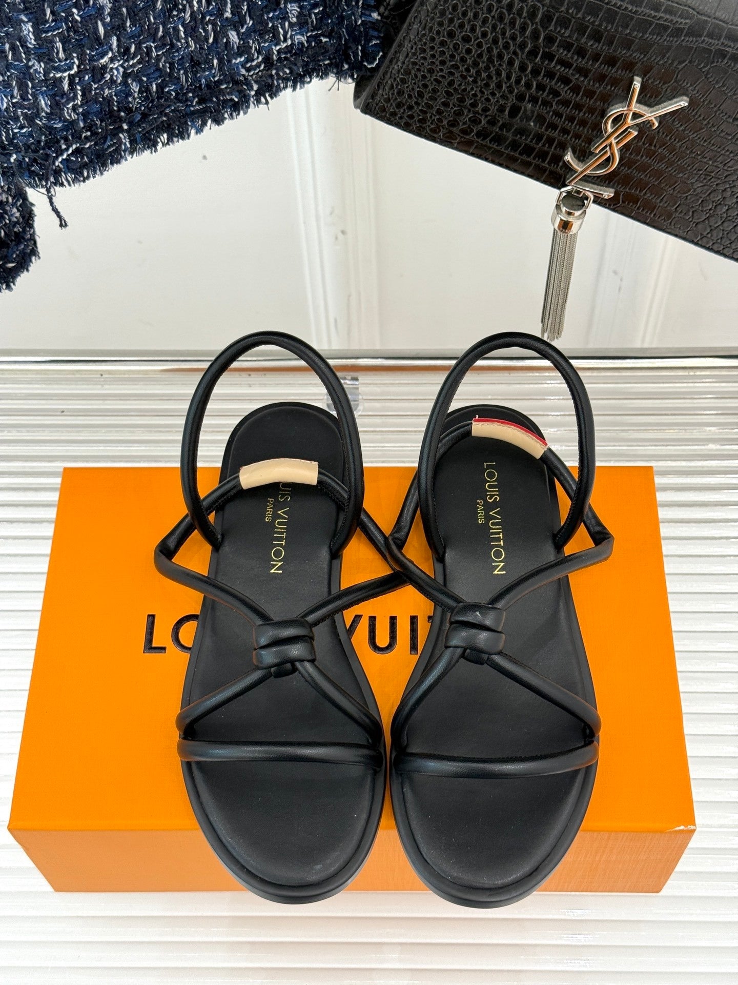 MINIMAL KNOT STRAP FLAT SANDALS – BLACK