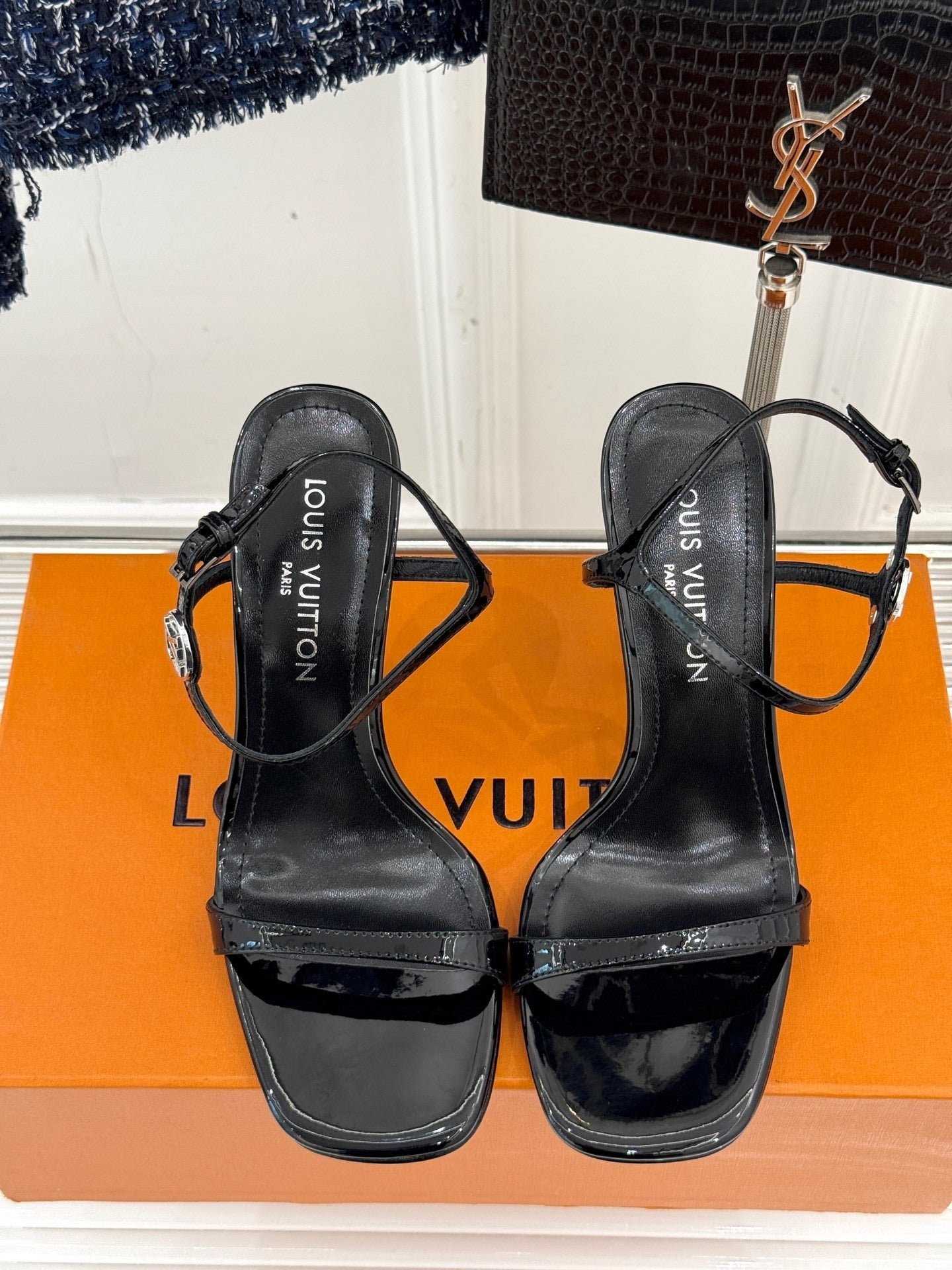 PATENT LEATHER LOGO STRAP HEEL SANDALS